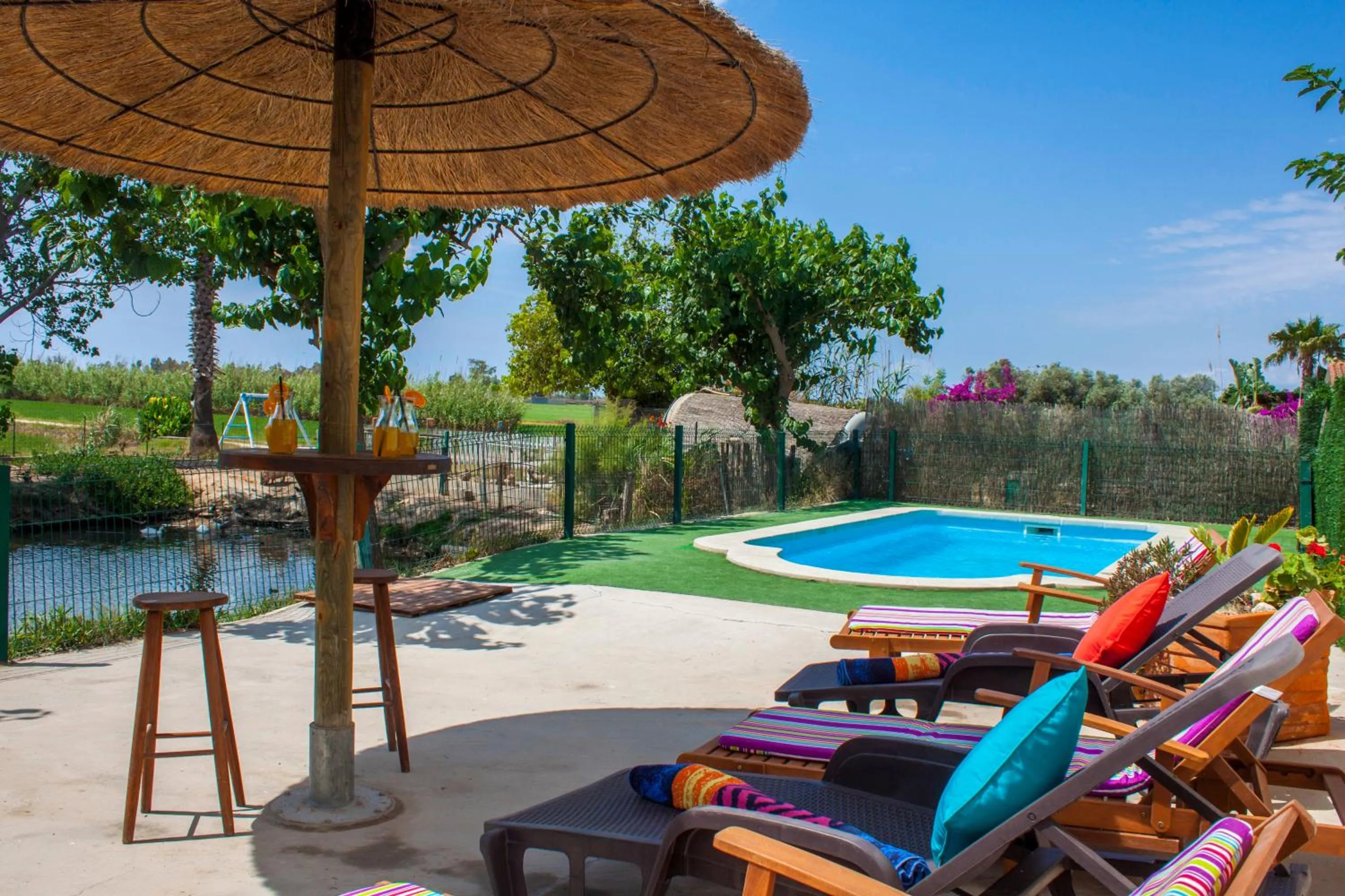 Swimming pool in Paradise Ebro 2