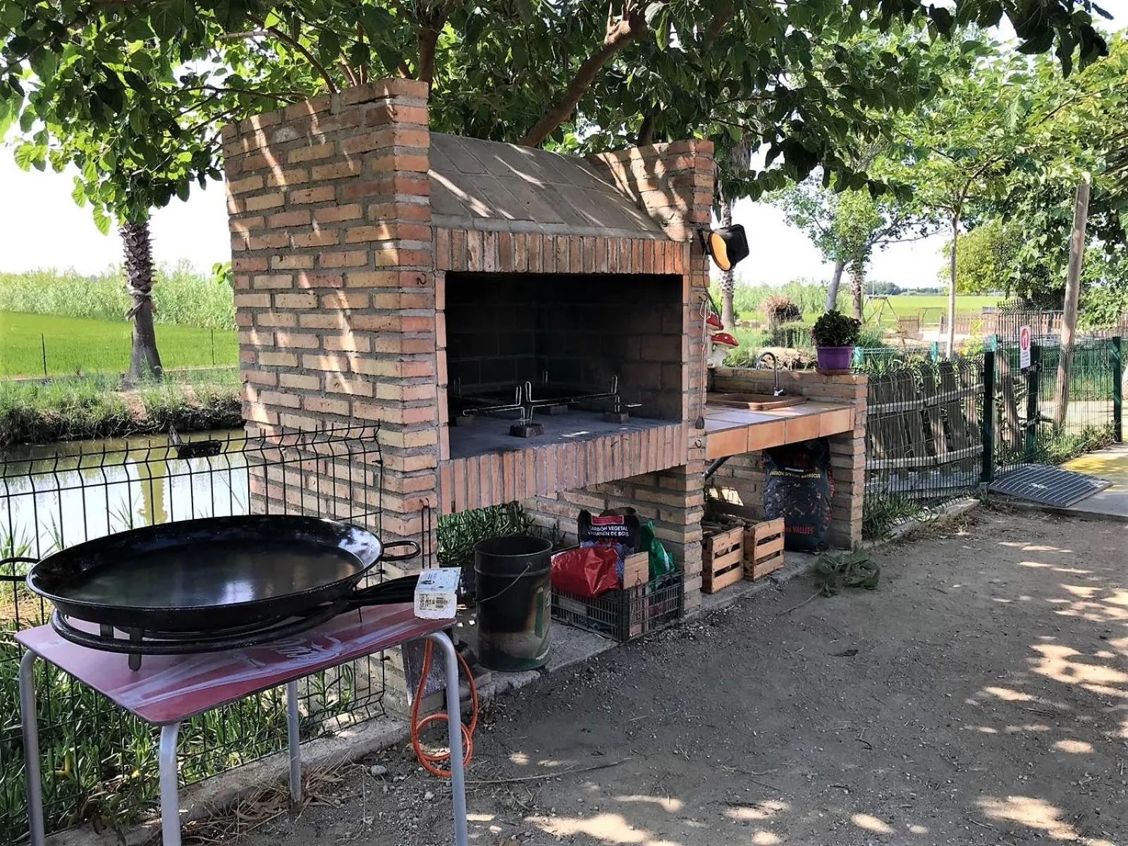 BBQ facilities in Paradise Ebro 2