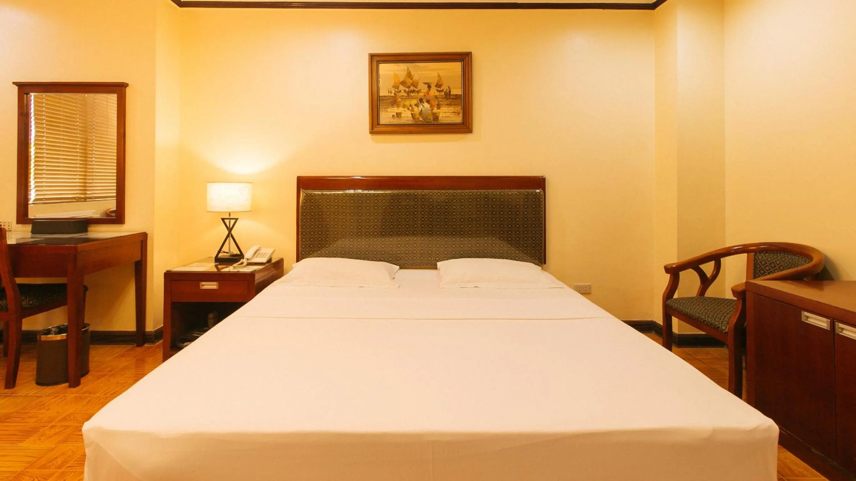 Photo of the whole room, Bed in Peace Hotel by RedDoorz