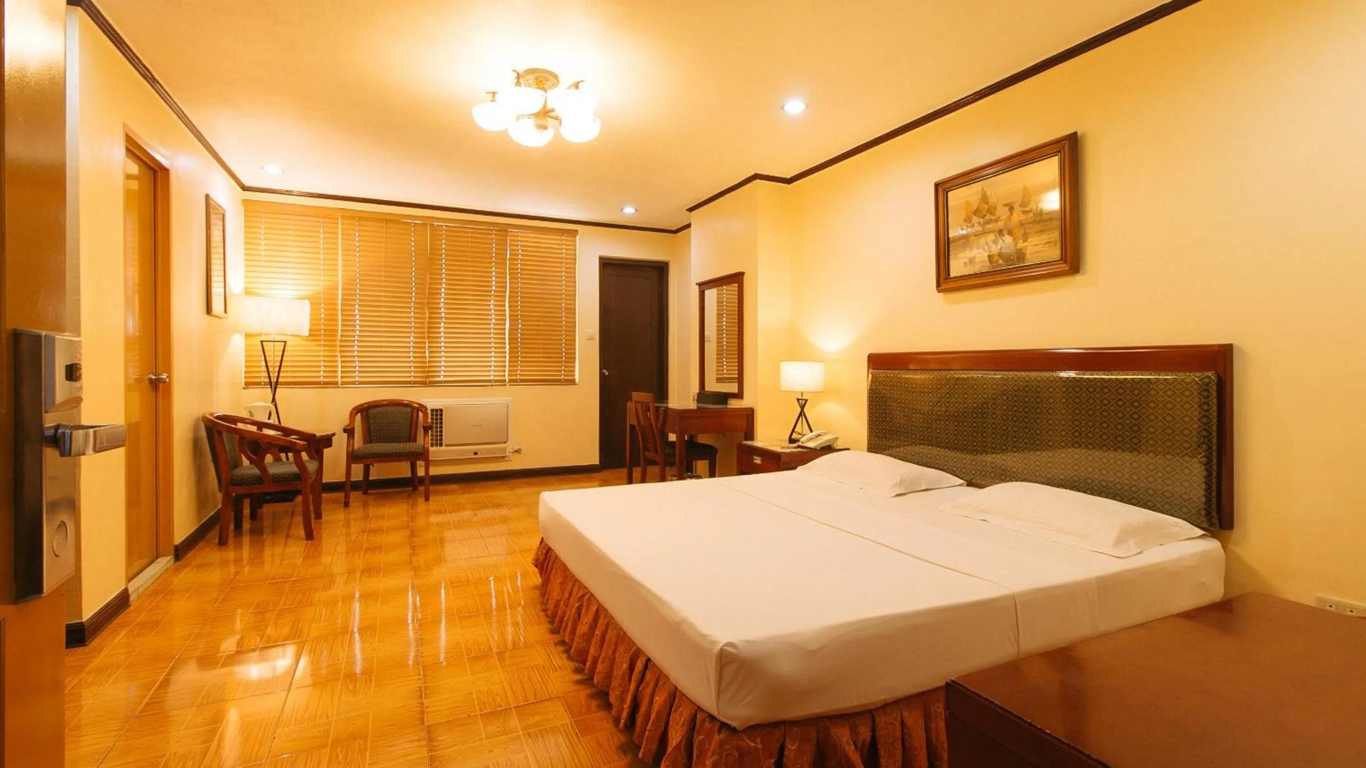 Bed in Peace Hotel by RedDoorz