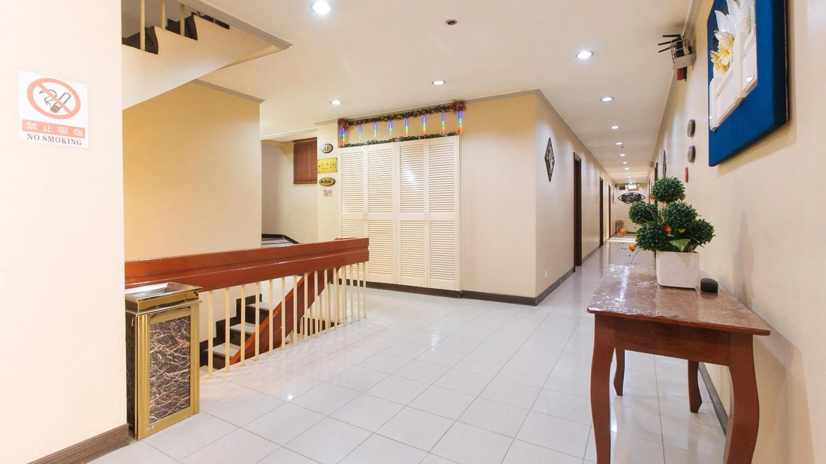 Area and facilities in Peace Hotel by RedDoorz