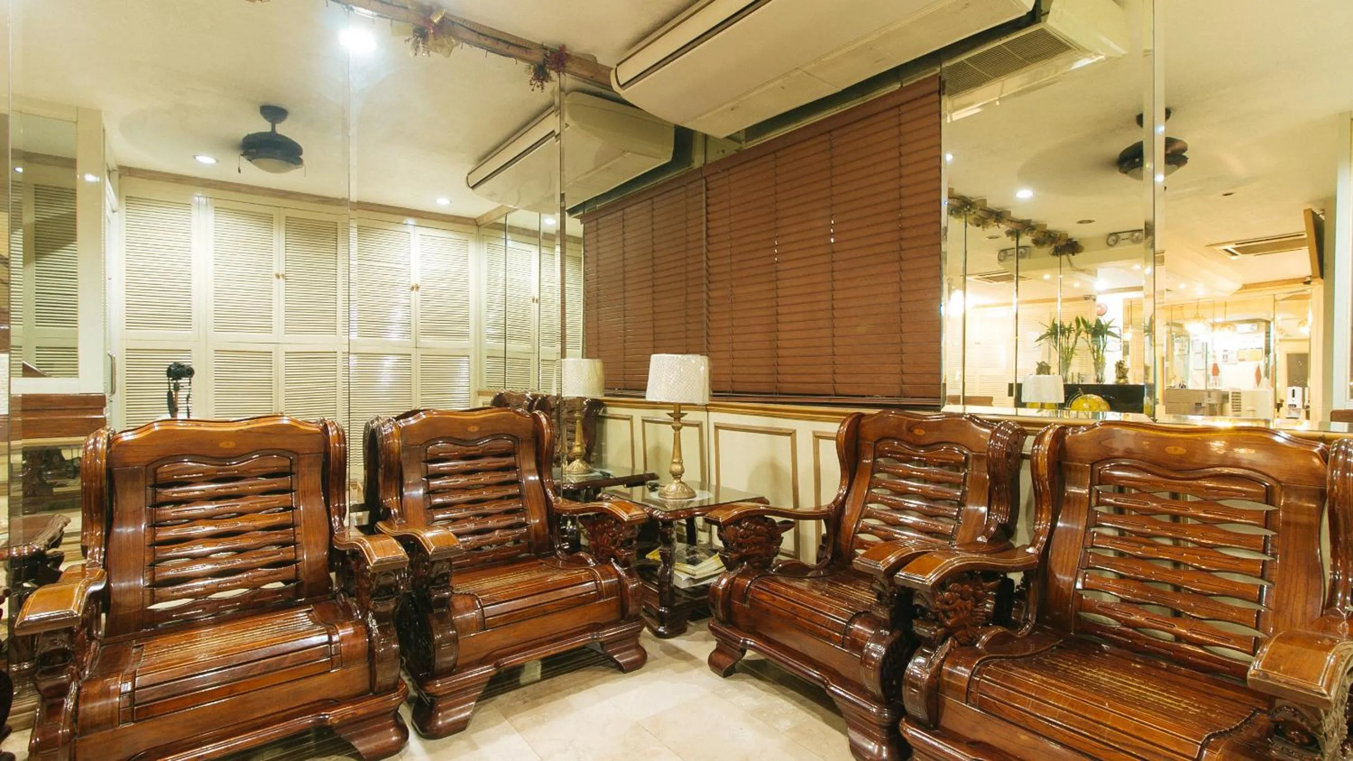 Lobby or reception in Peace Hotel by RedDoorz