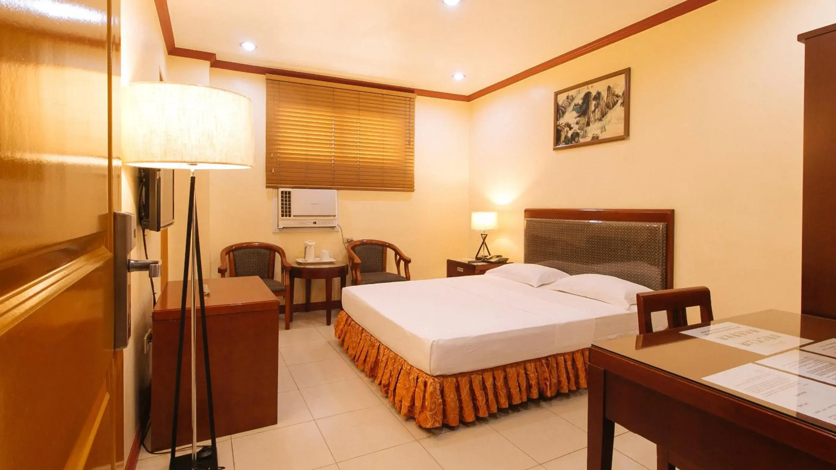 Standard Double Room in Peace Hotel by RedDoorz Standard Double Room in Peace Hotel by RedDoorz
