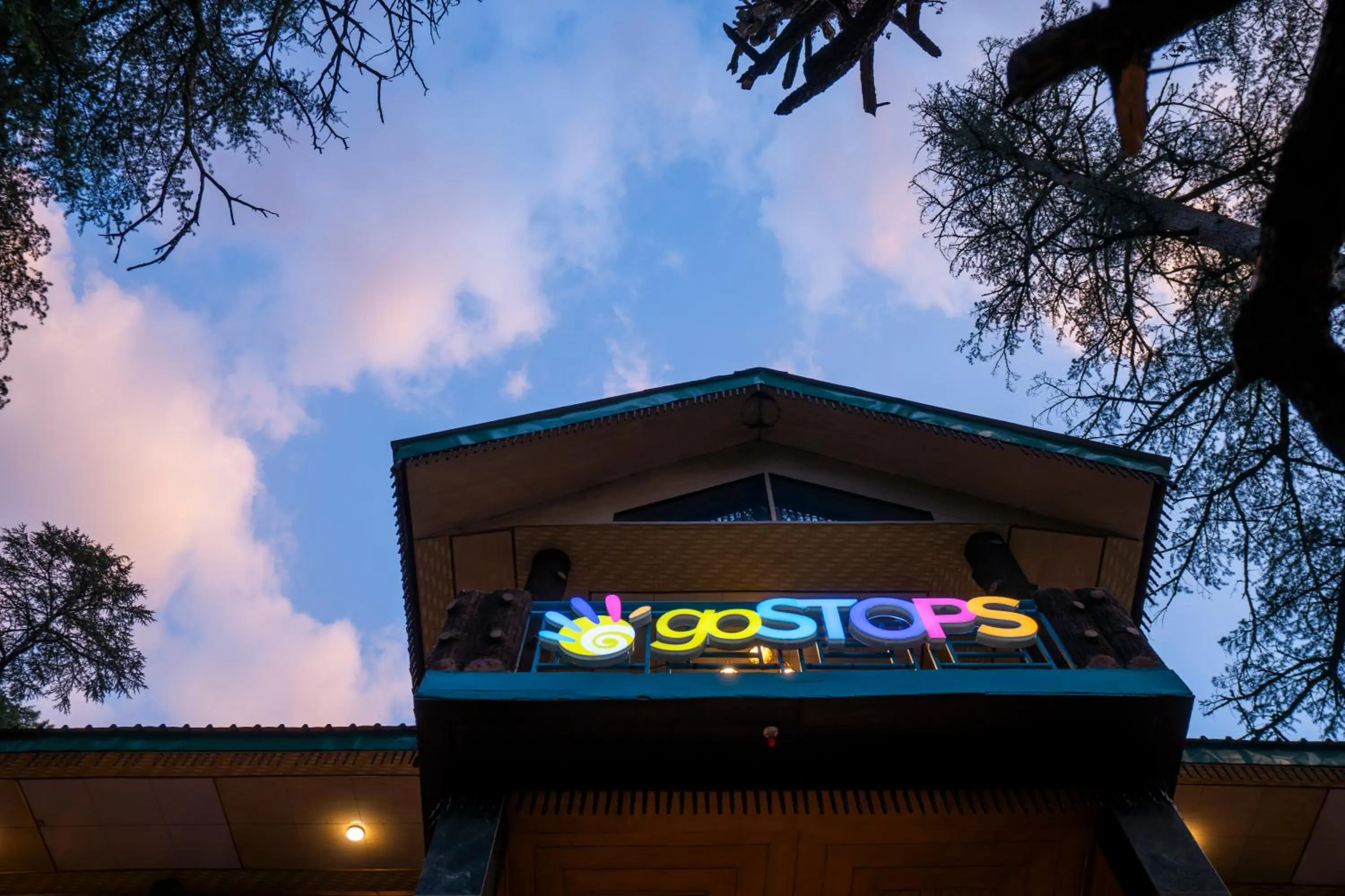 Facade/entrance in goSTOPS Kasol