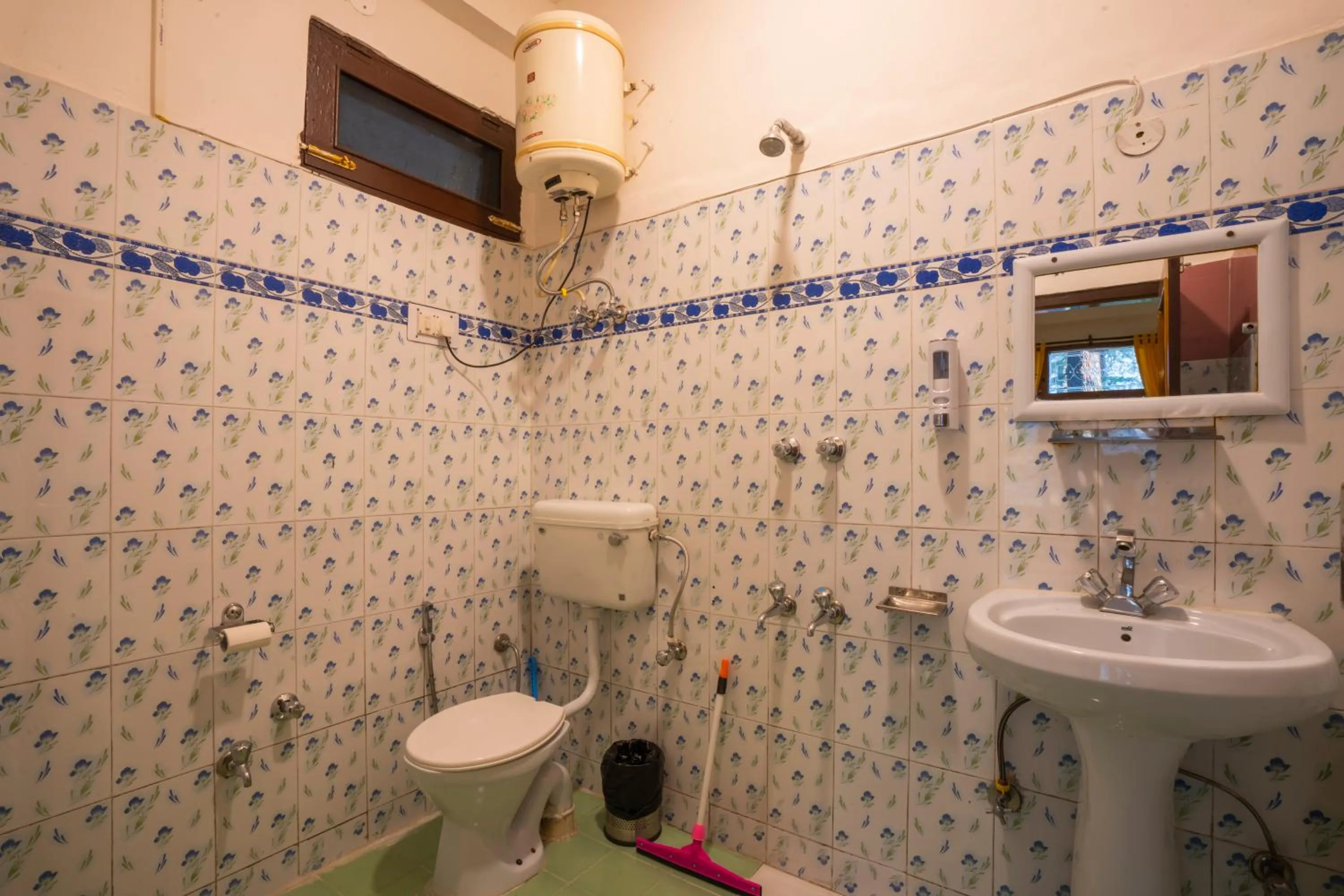 Bathroom in goSTOPS Kasol