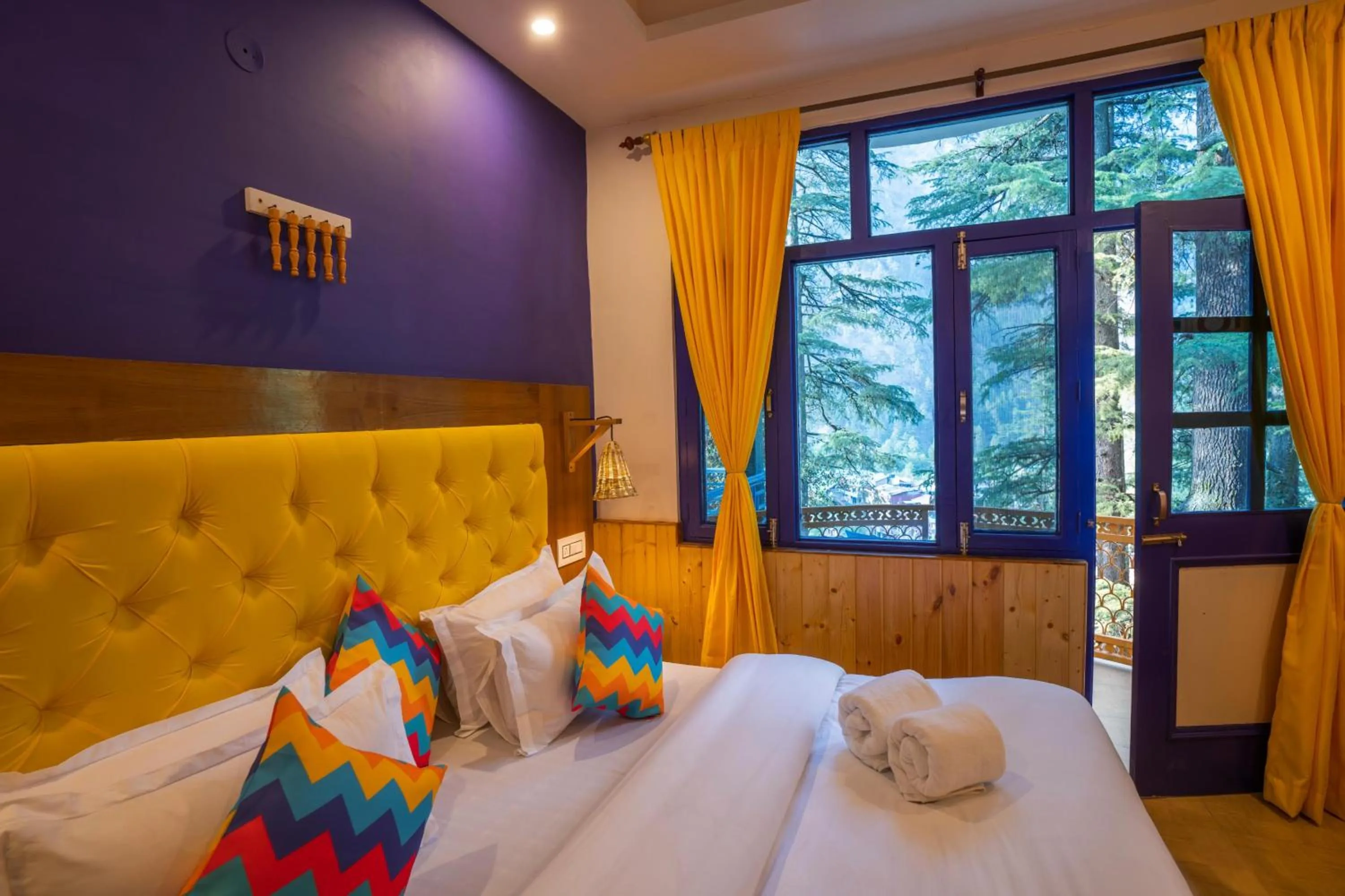 Bedroom, Bed in goSTOPS Kasol