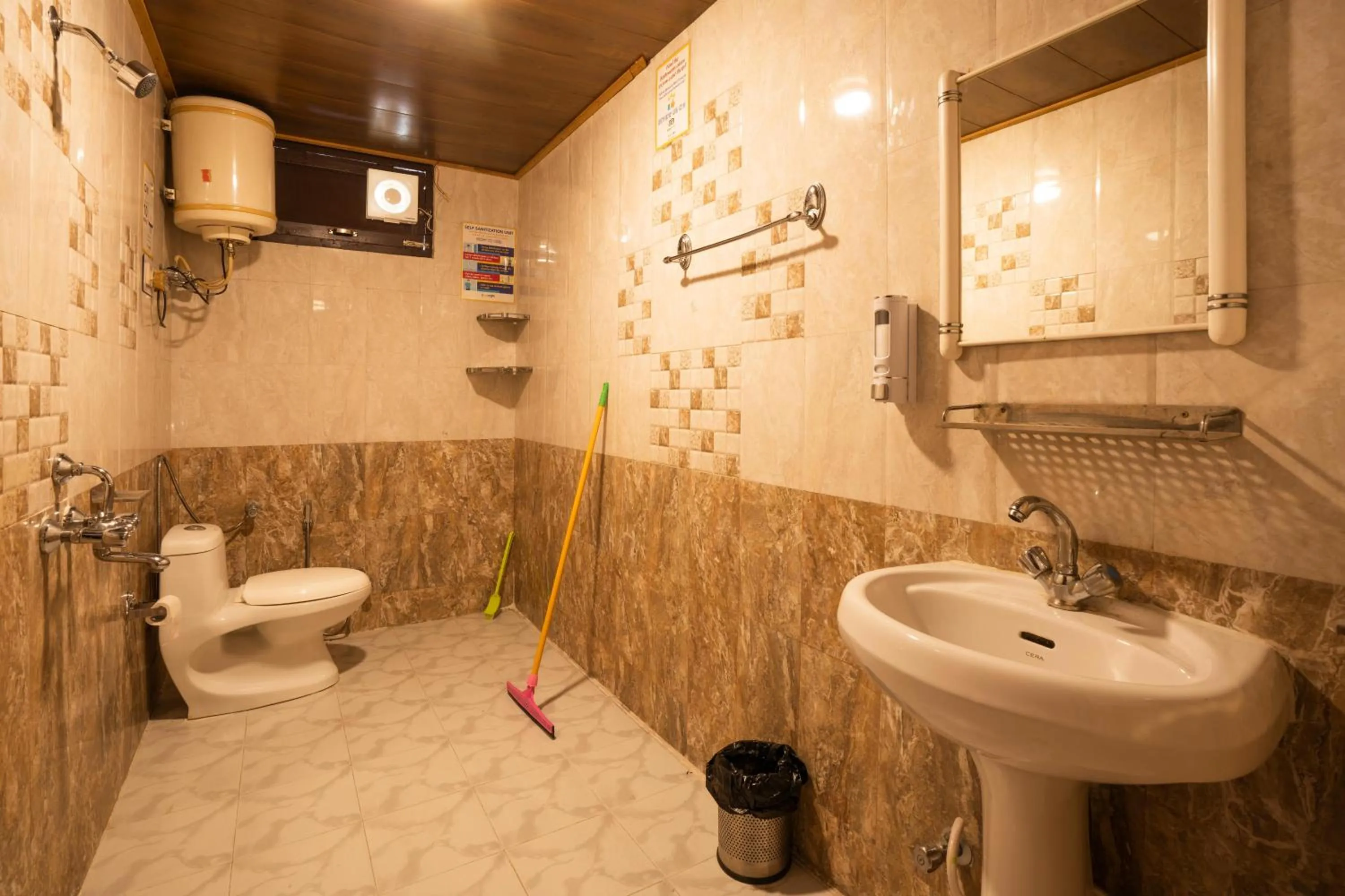 Bathroom in goSTOPS Kasol