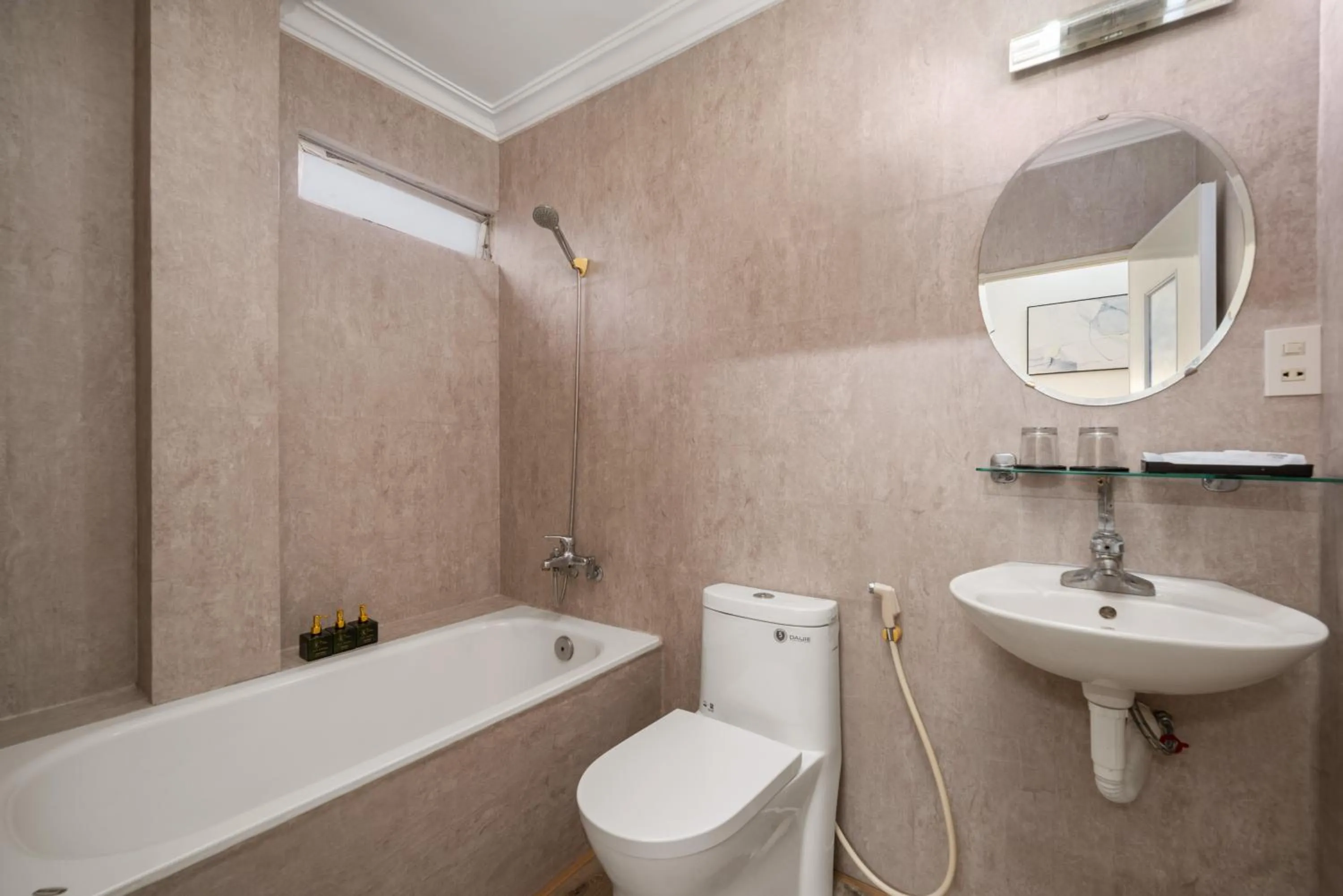 Shower in KLy Apartment Hotel