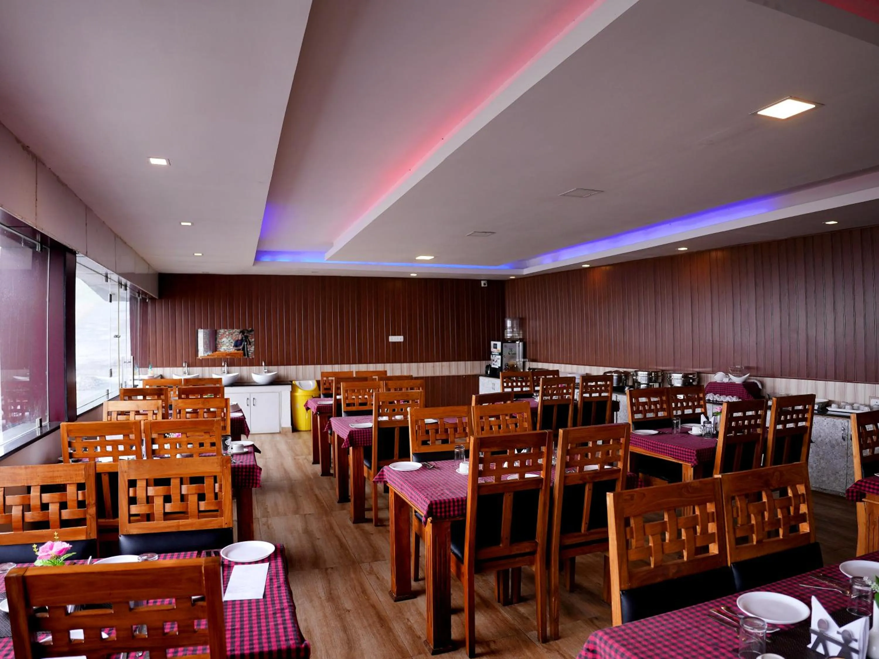 Restaurant/places to eat in Vista Suites Doddabetta Ooty By Bestinn Leisure