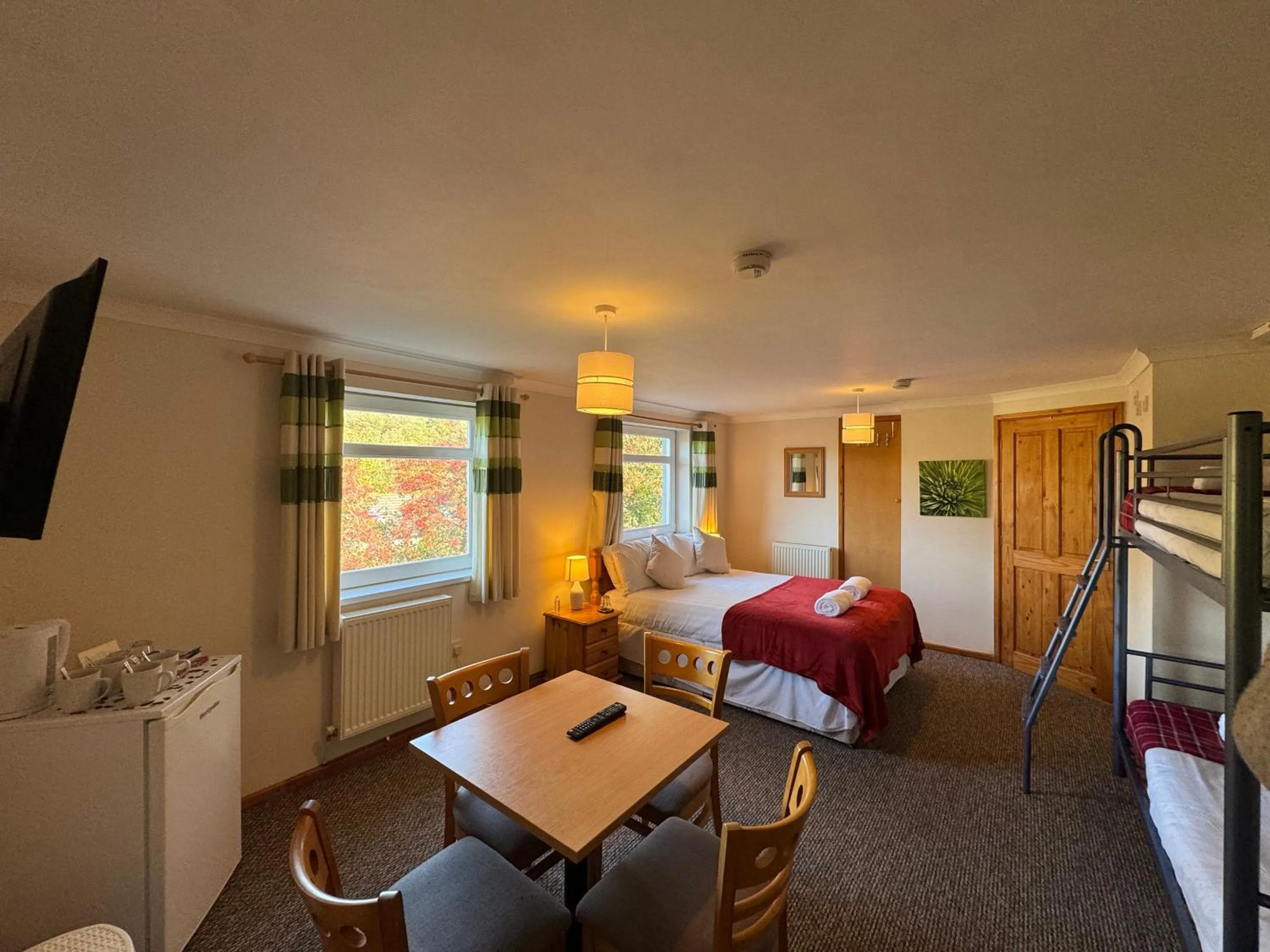Bedroom, Bed in The Carpenters Arms Rooms in Broadway, Laugharne