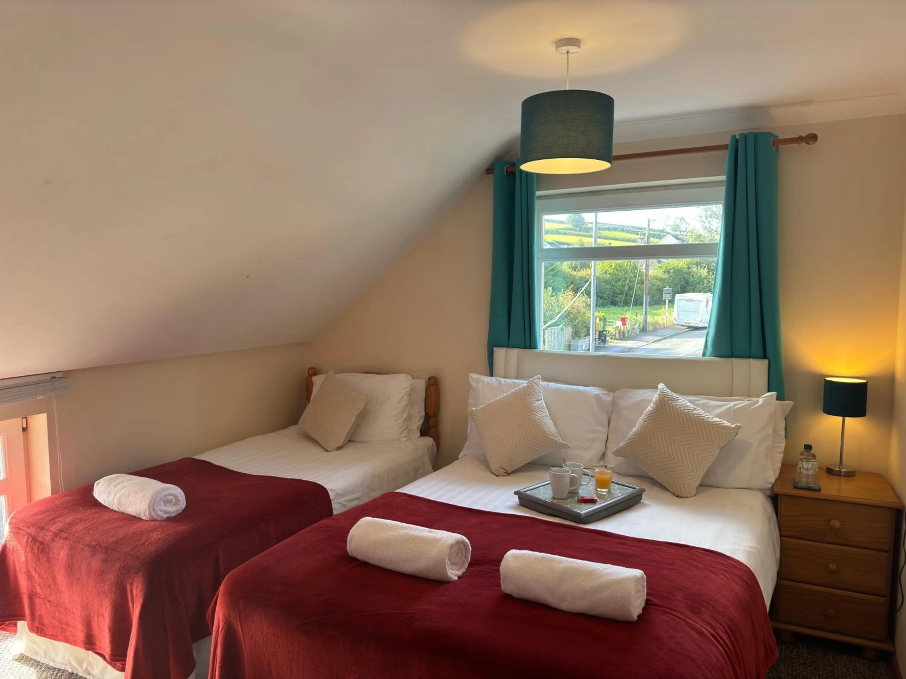 Bedroom, Bed in The Carpenters Arms Rooms in Broadway, Laugharne