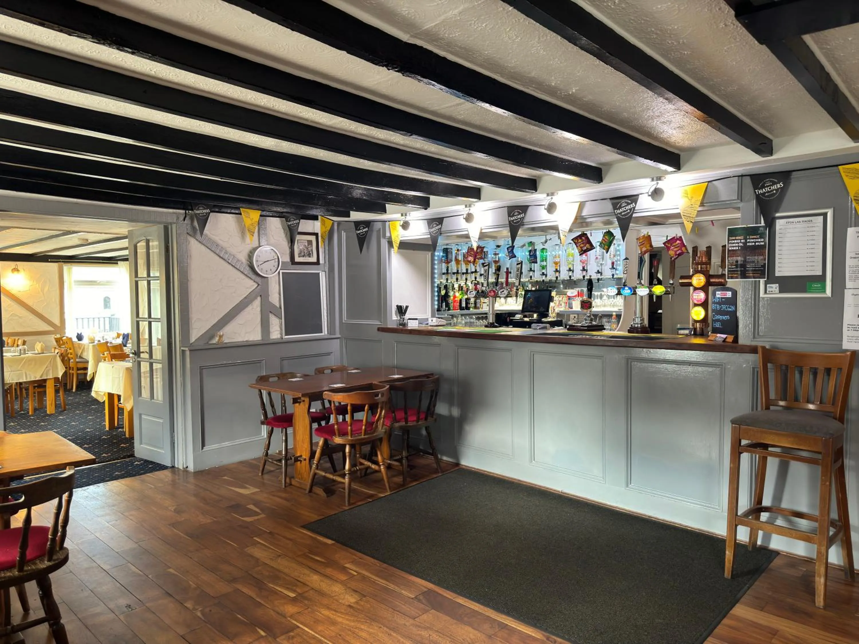 Lounge or bar in The Carpenters Arms Rooms in Broadway, Laugharne