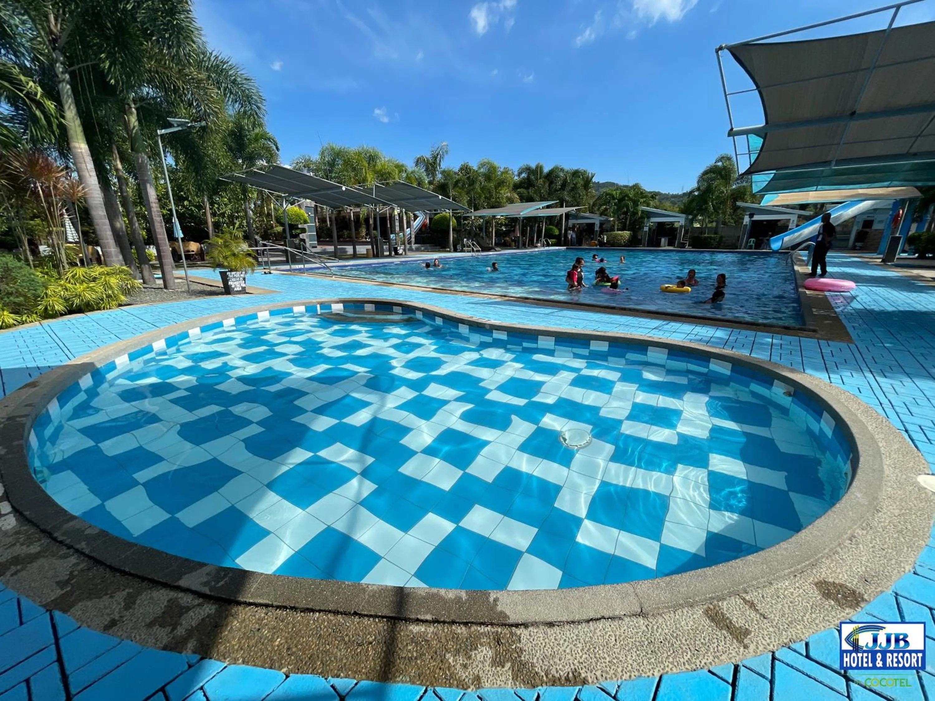 Swimming pool in JJB Aquafarm Resort by Cocotel