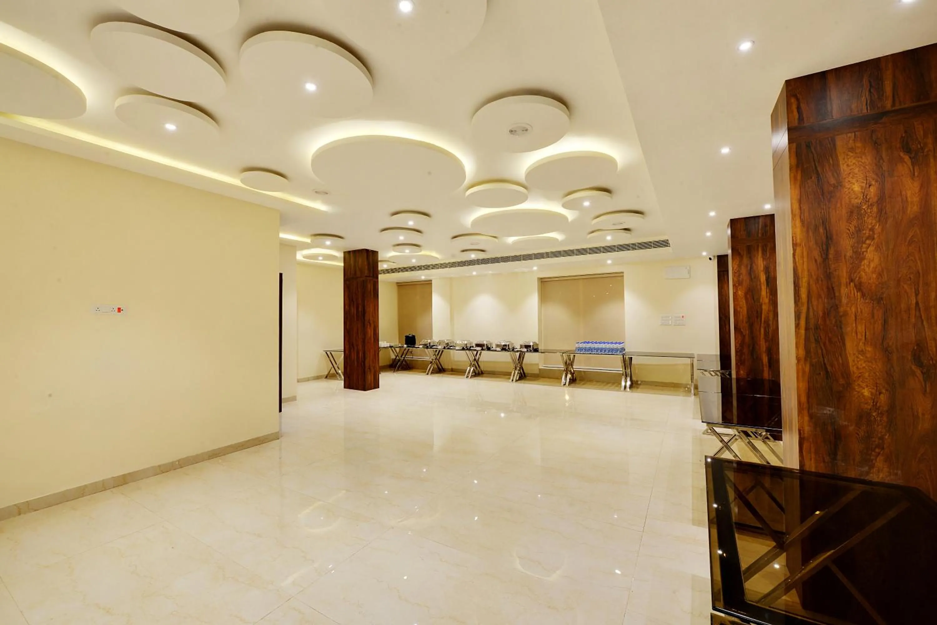 Restaurant/places to eat in Mastiff Select Gulbarga Hotel