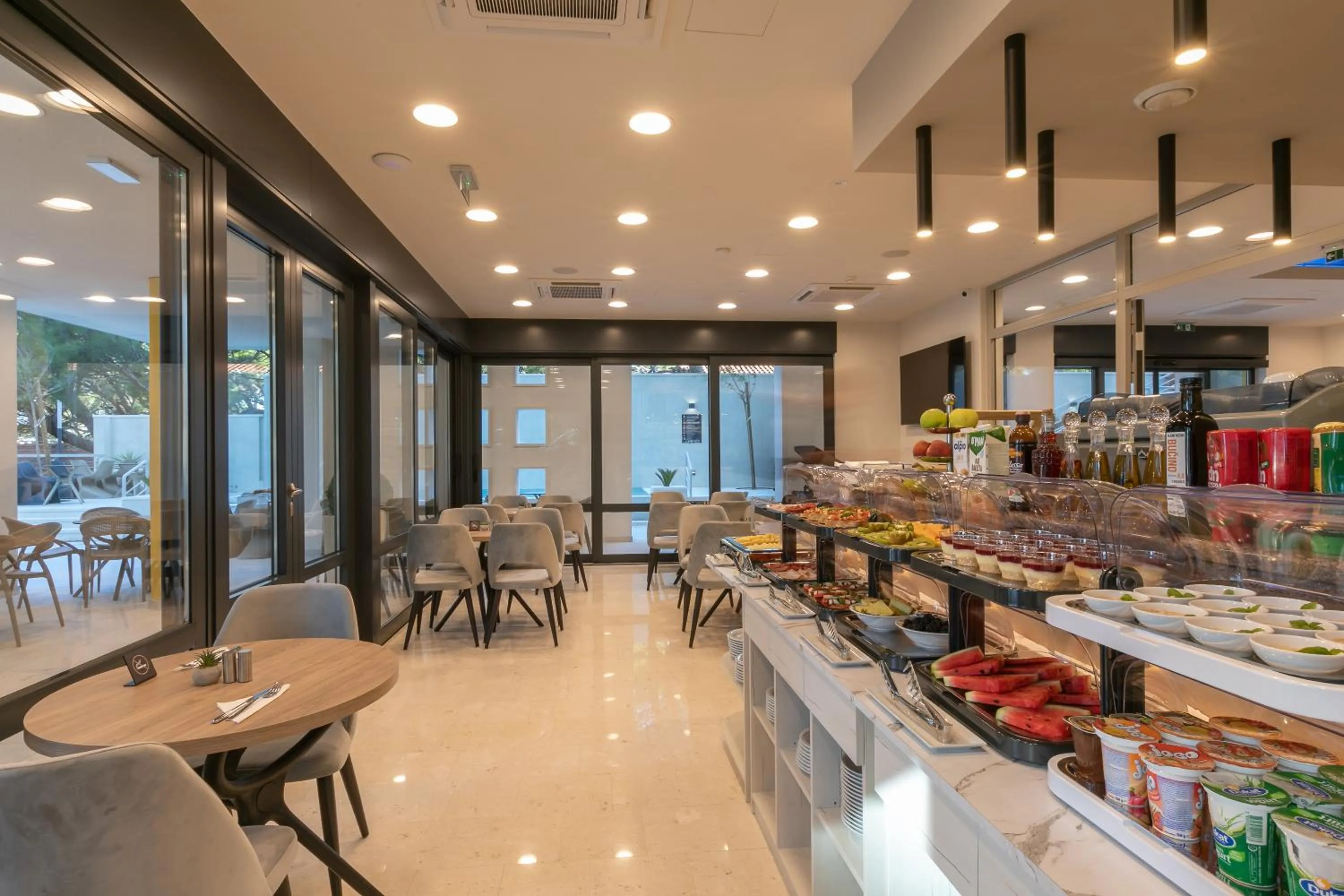 Restaurant/places to eat in Hotel Antonio