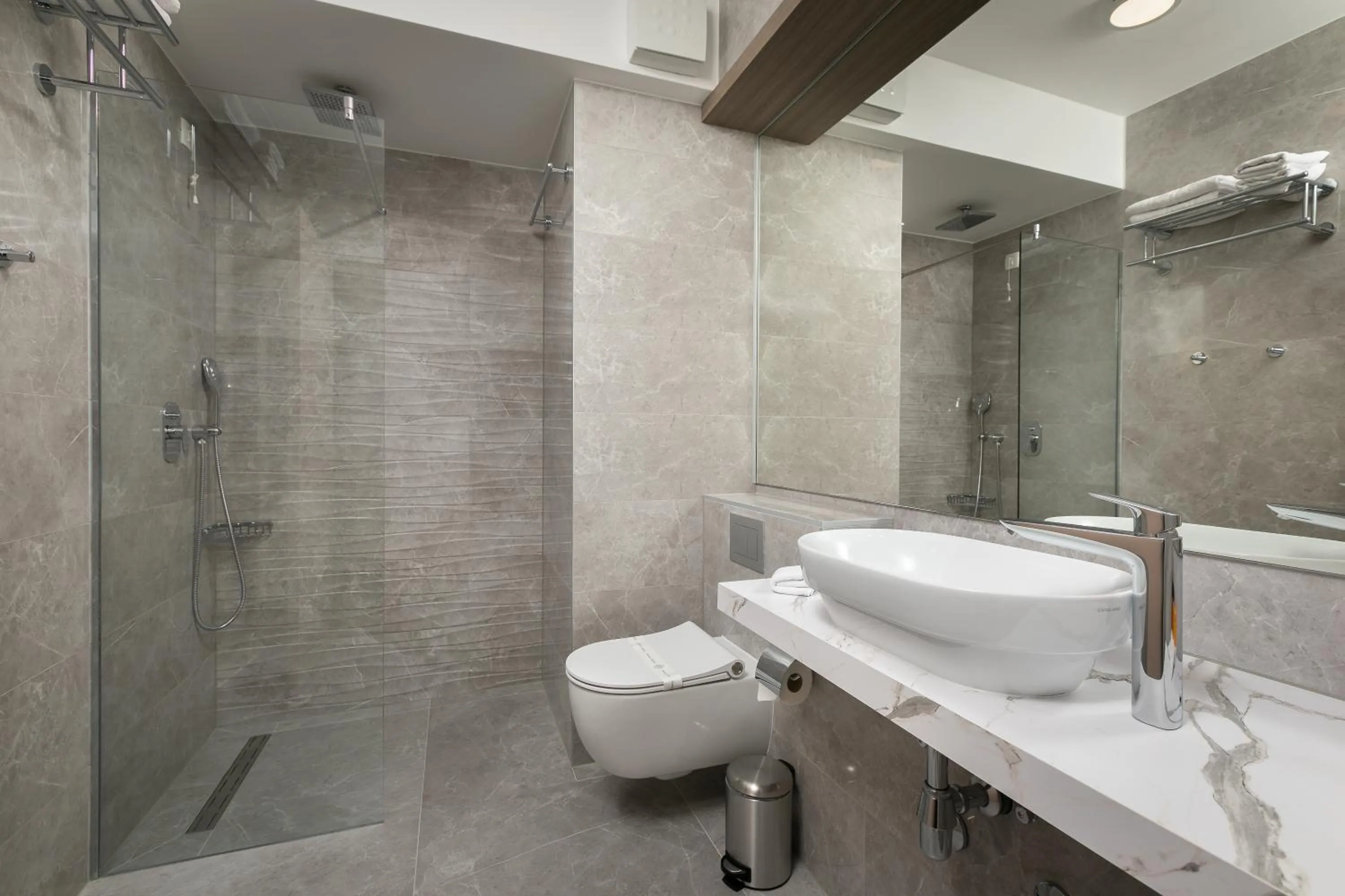 Shower in Hotel Antonio