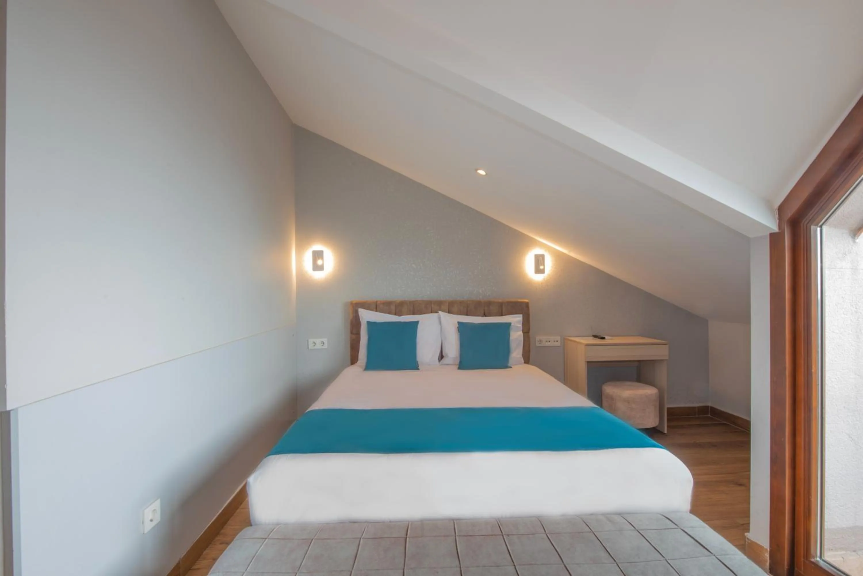 Photo of the whole room, Bed in Seven Studıos Sultanahmet