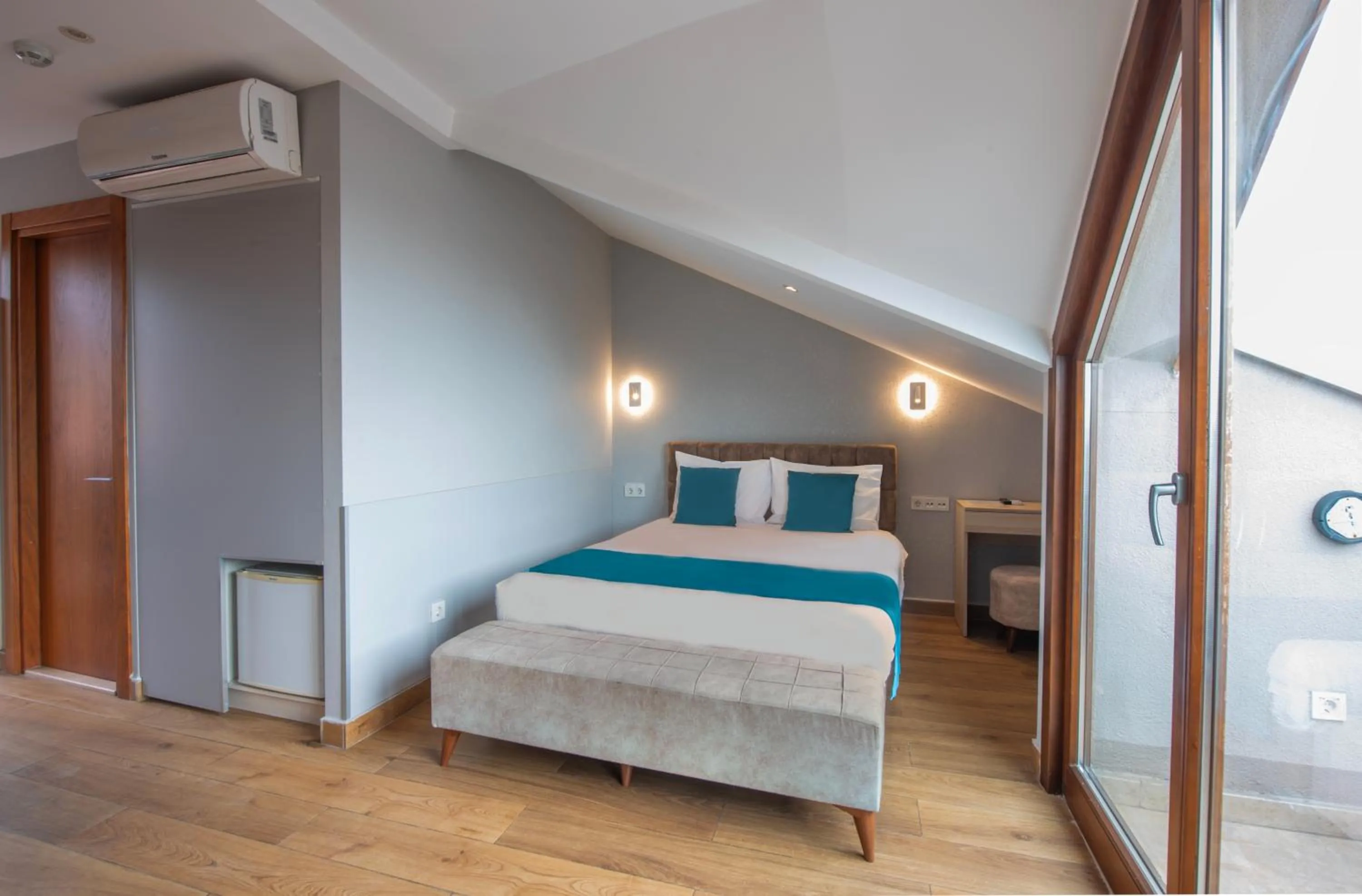 Photo of the whole room, Bed in Seven Studıos Sultanahmet