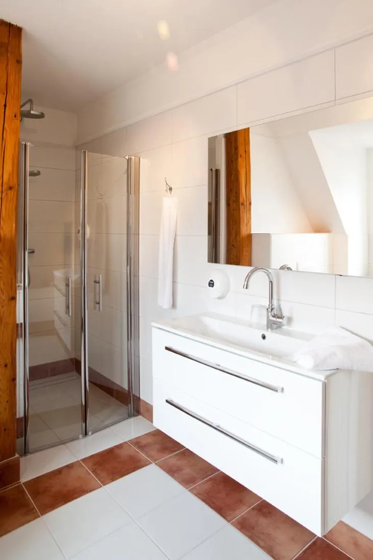 Shower, Bed in Möckelsnäs Herrgård