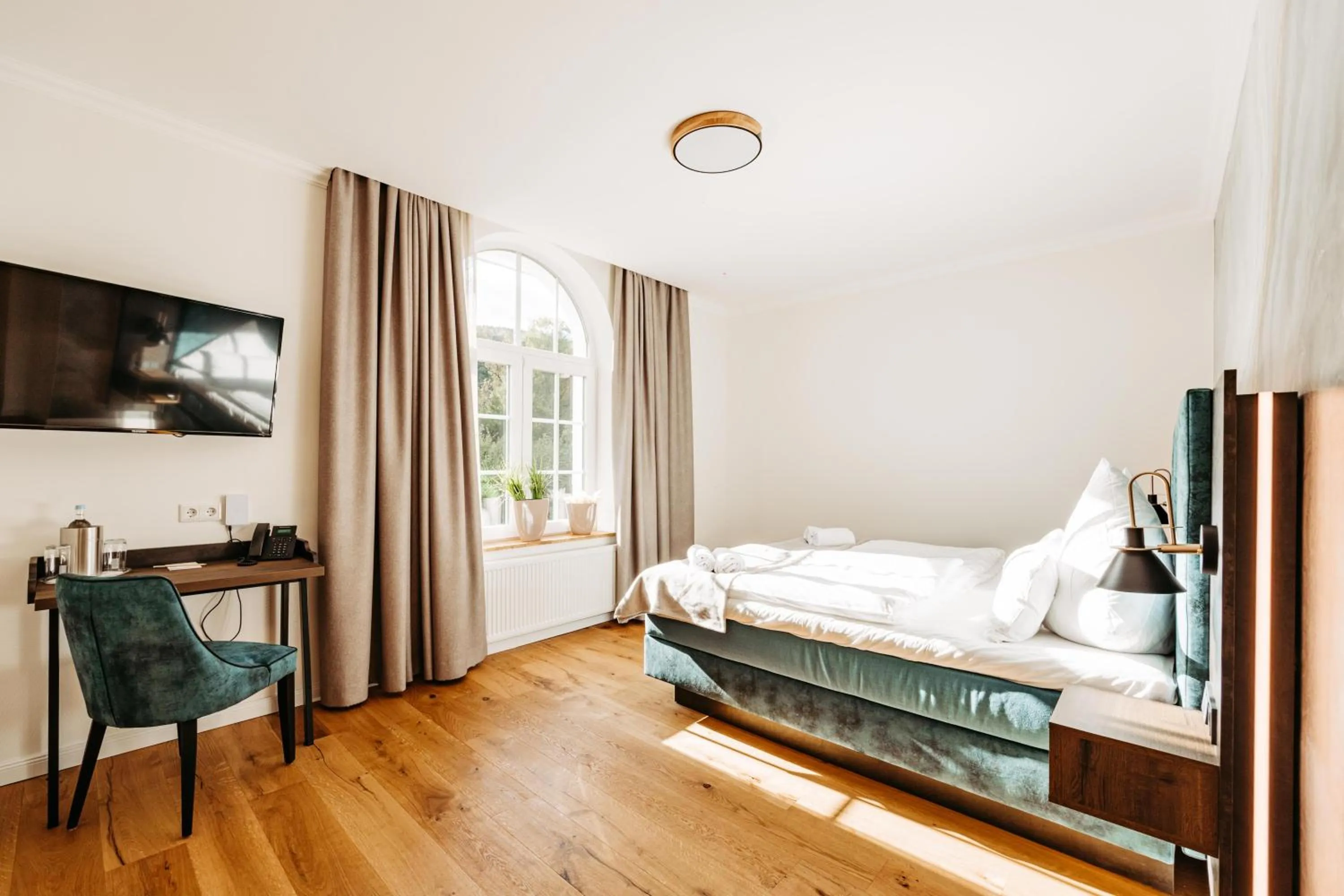 Photo of the whole room, Bed in Schlosshotel Brilon-Wald