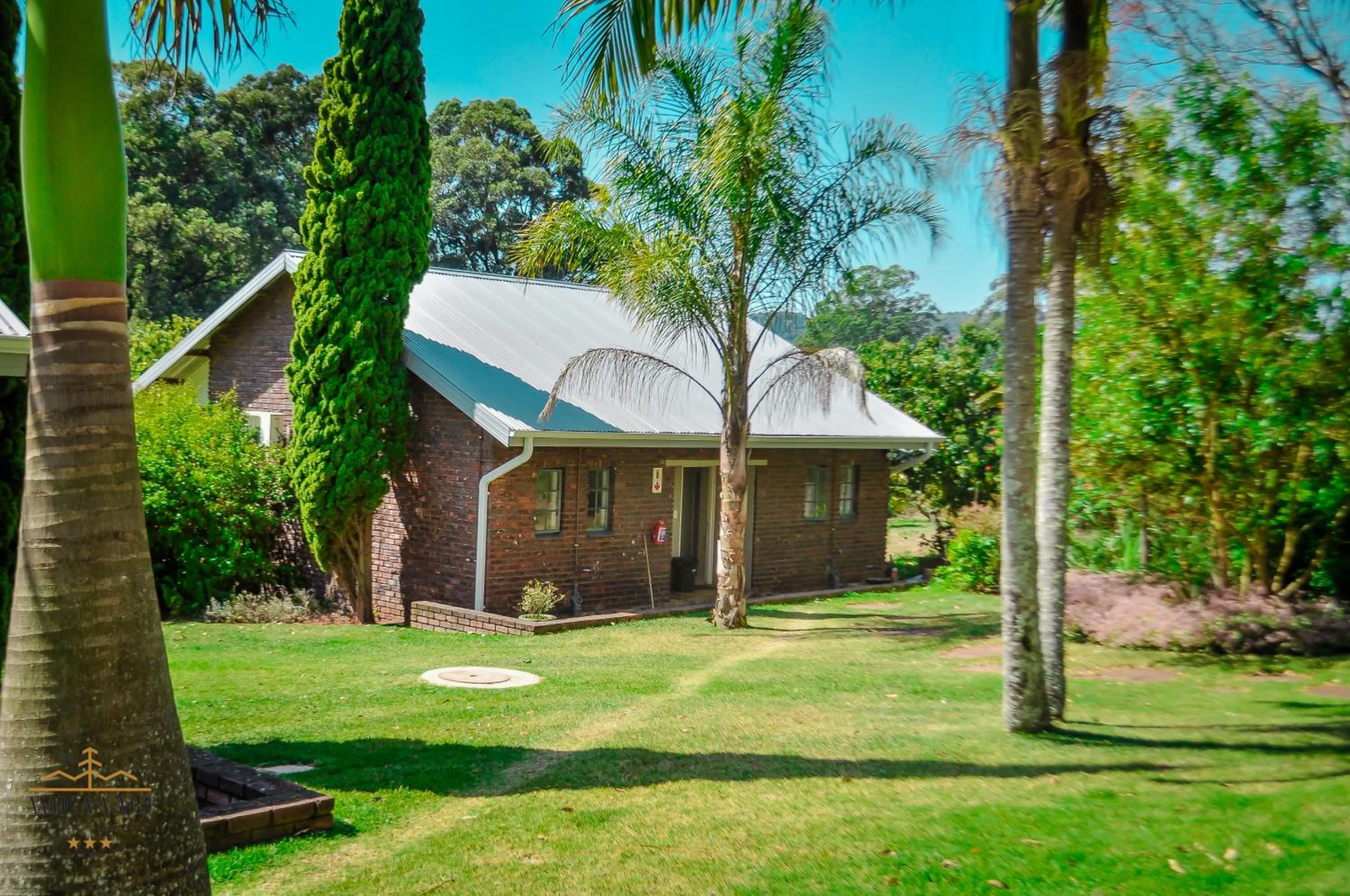 Property building in Avoca Vale Country Hotel