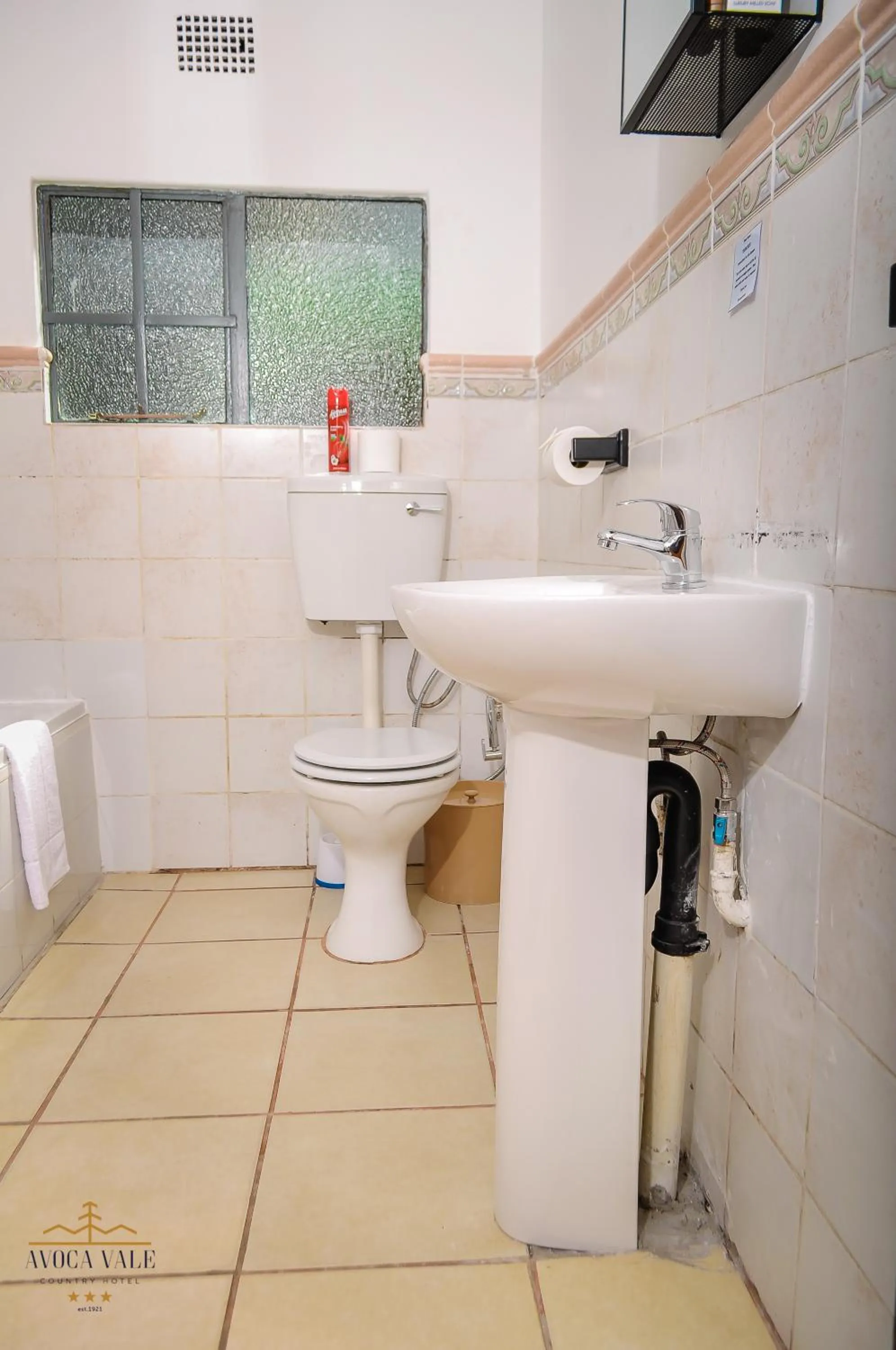 Bathroom in Avoca Vale Country Hotel