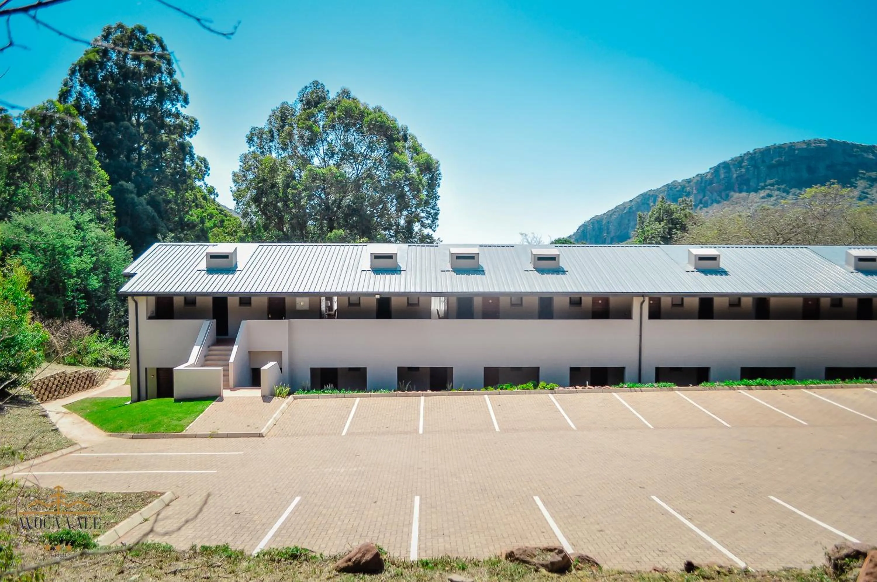 Property building in Avoca Vale Country Hotel