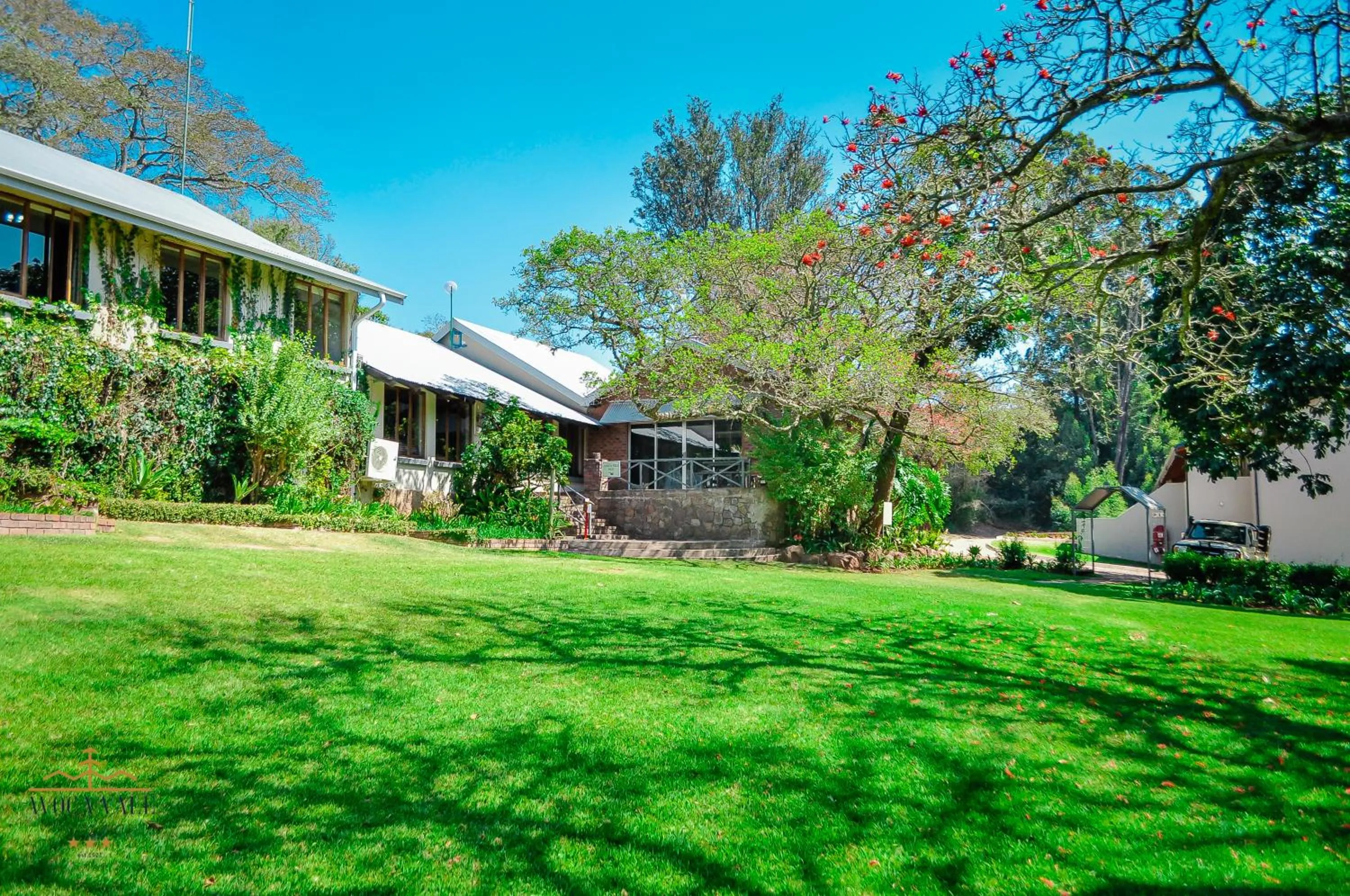 Property building in Avoca Vale Country Hotel