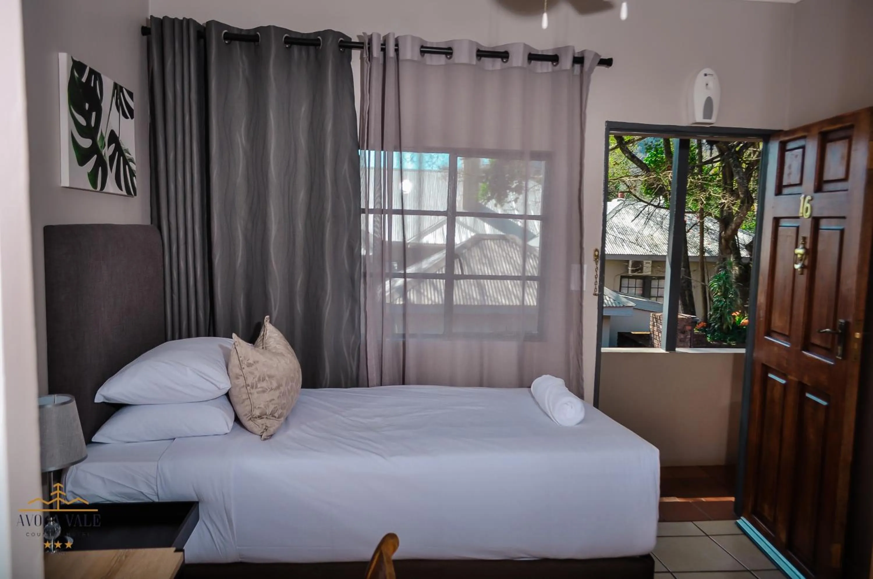 Bed in Avoca Vale Country Hotel