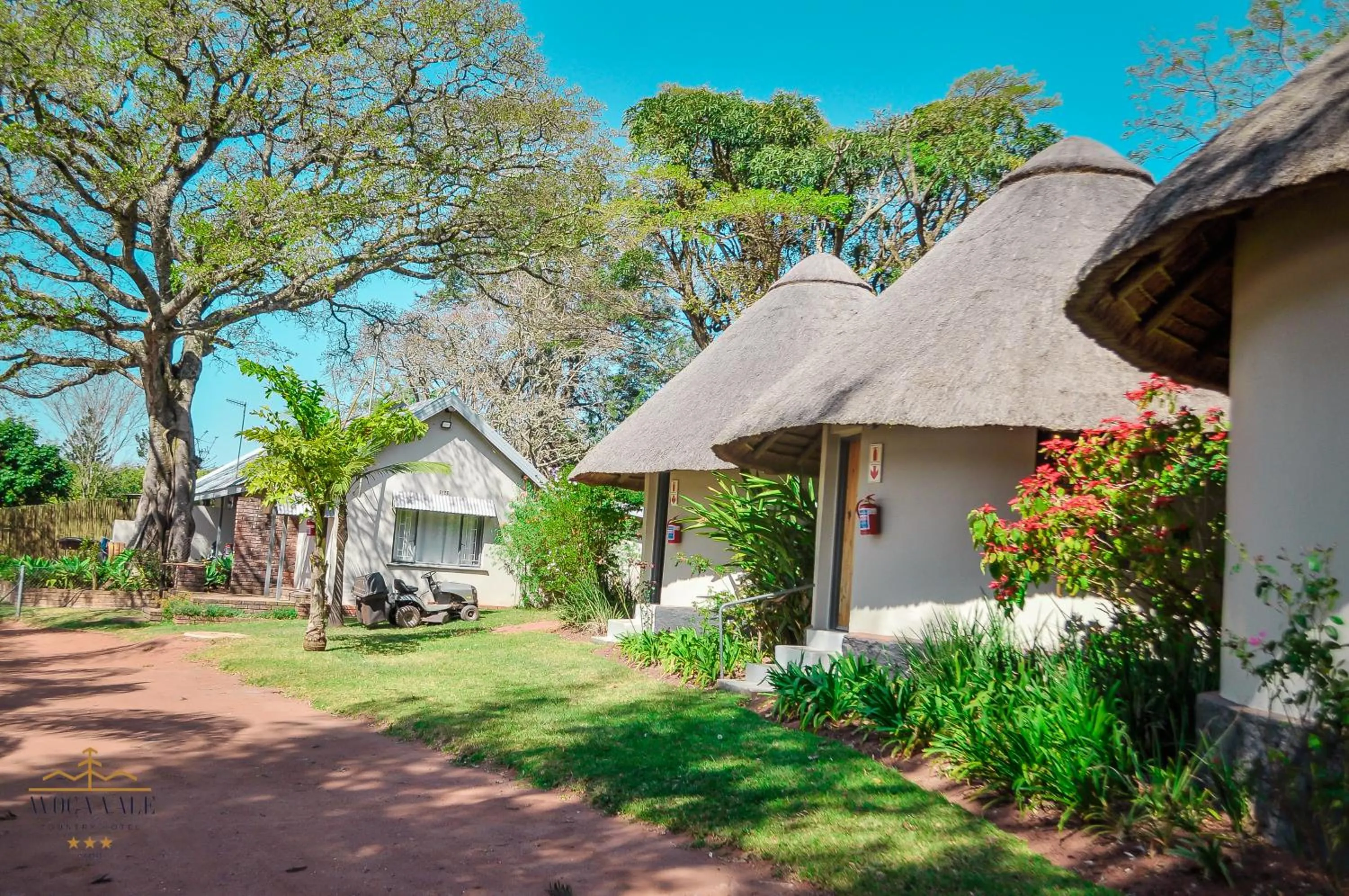 Property building in Avoca Vale Country Hotel