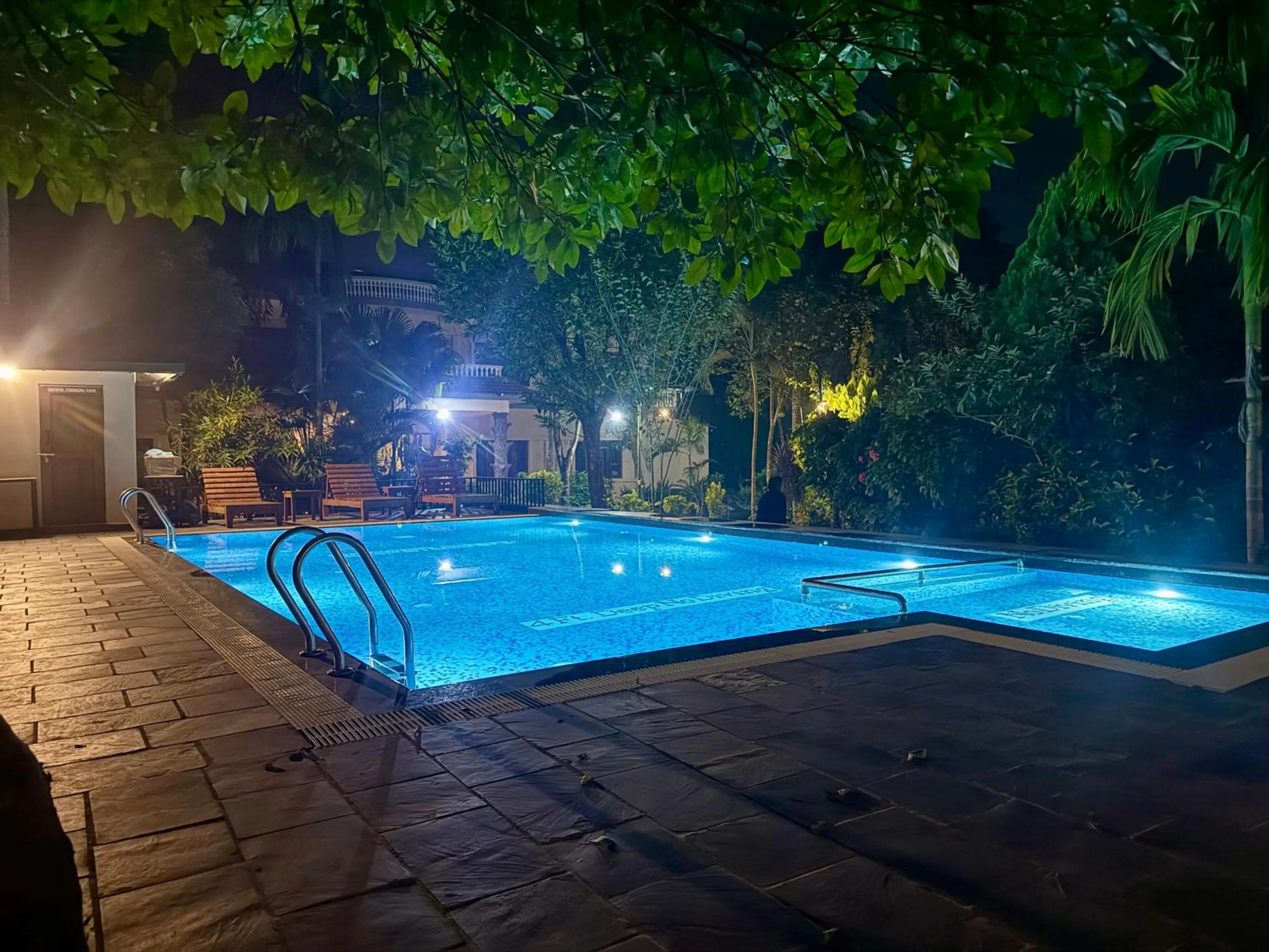 Restaurant/places to eat in Jungle Safari Resort