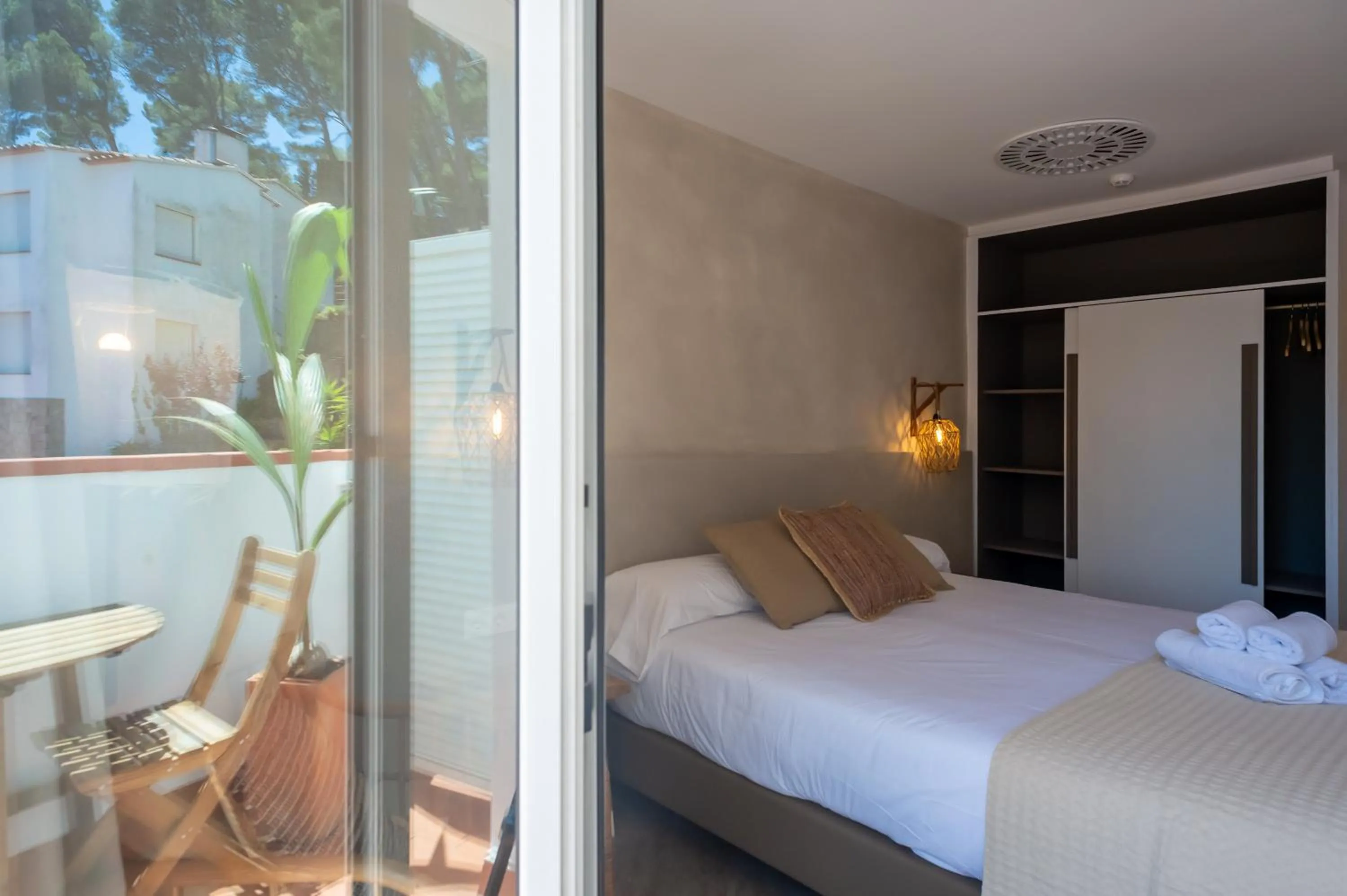 Bed in Hostal Es Niu de Tamariu