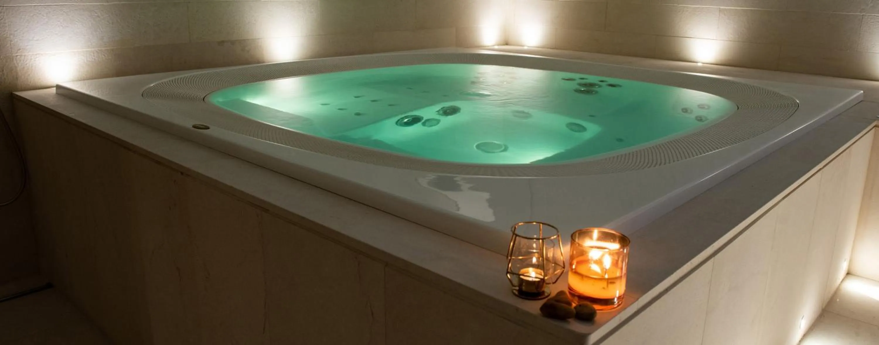 Hot Tub in Gold Tower Lifestyle Hotel