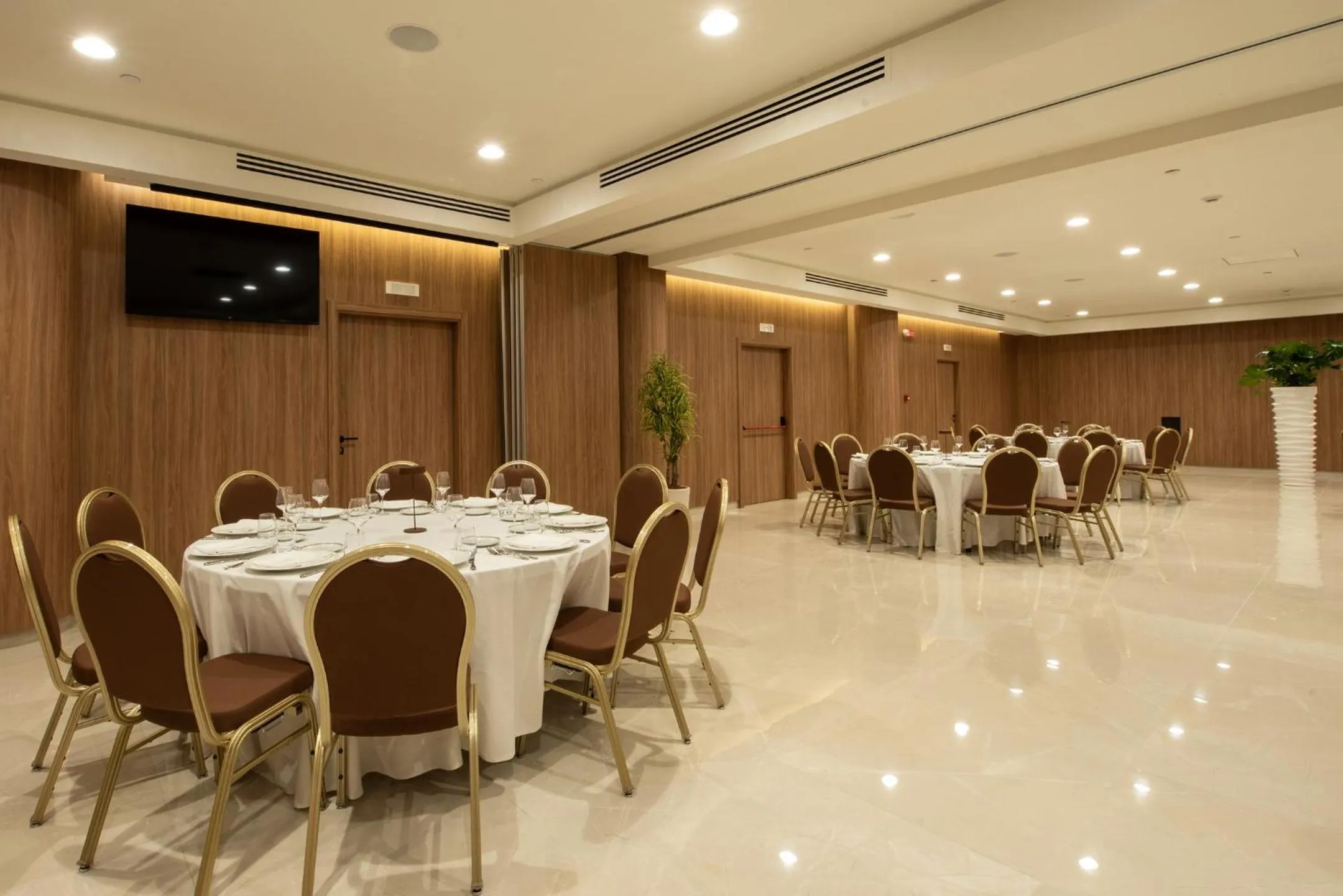 Restaurant/places to eat in Gold Tower Lifestyle Hotel