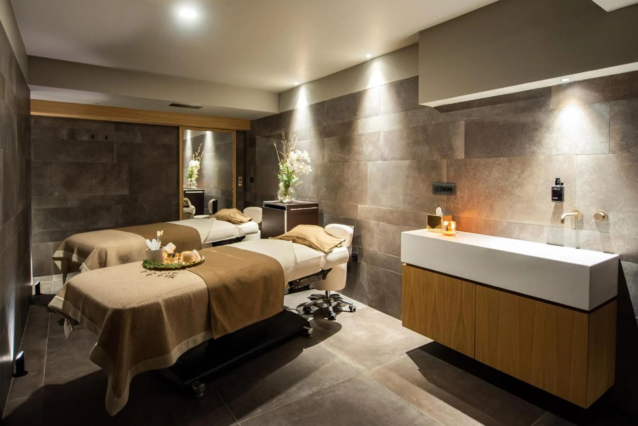 Massage, Bed in Gold Tower Lifestyle Hotel
