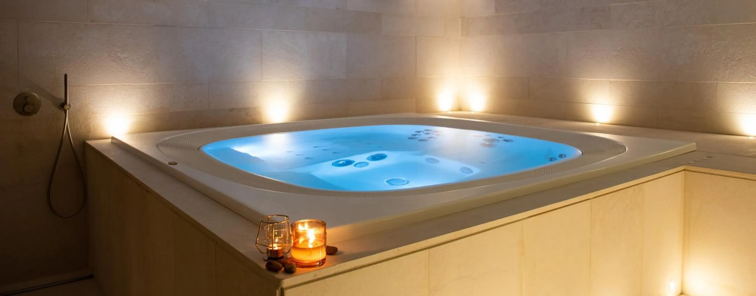 Hot Tub in Gold Tower Lifestyle Hotel