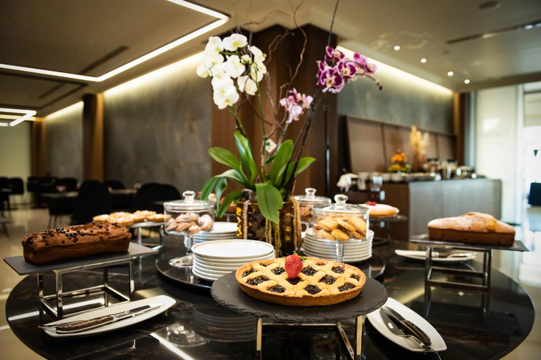 Restaurant/places to eat in Gold Tower Lifestyle Hotel