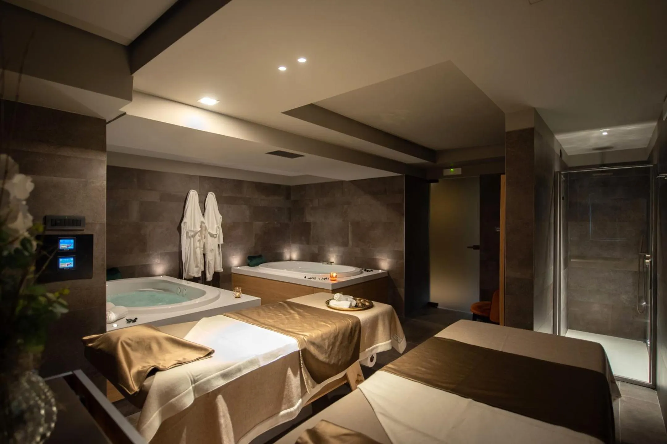 Spa and wellness centre/facilities, Bed in Gold Tower Lifestyle Hotel