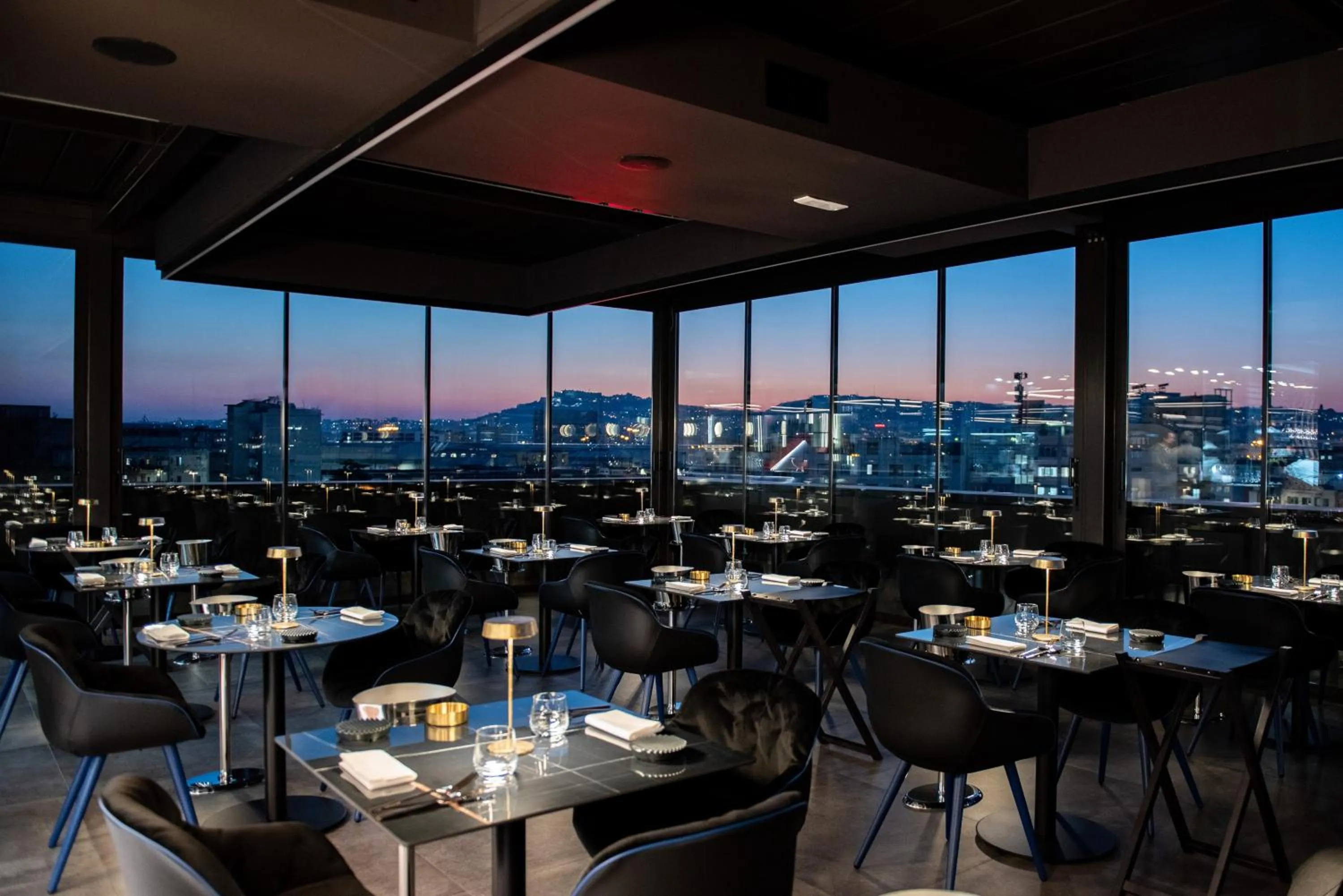 Restaurant/places to eat in Gold Tower Lifestyle Hotel