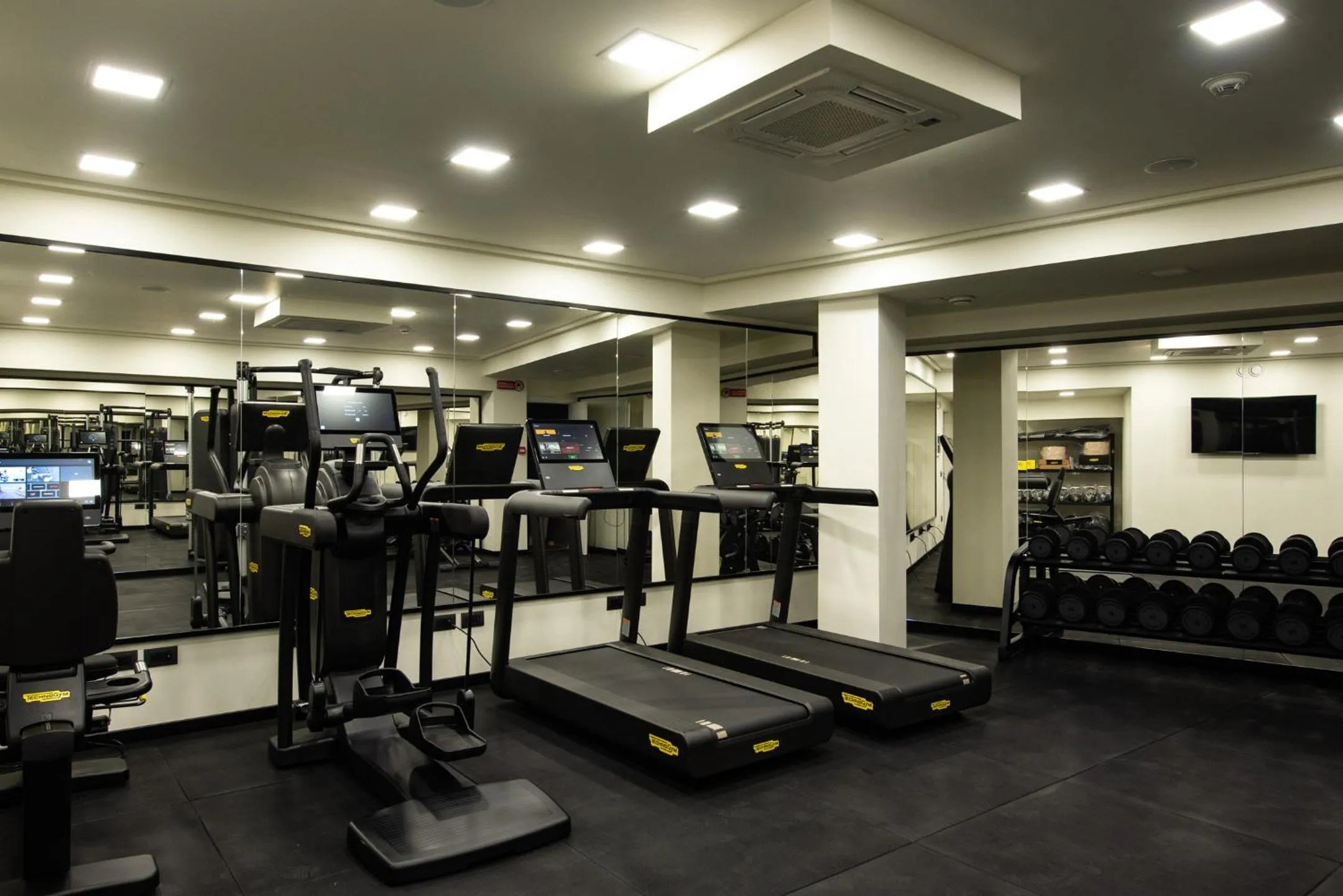 Fitness centre/facilities in Gold Tower Lifestyle Hotel