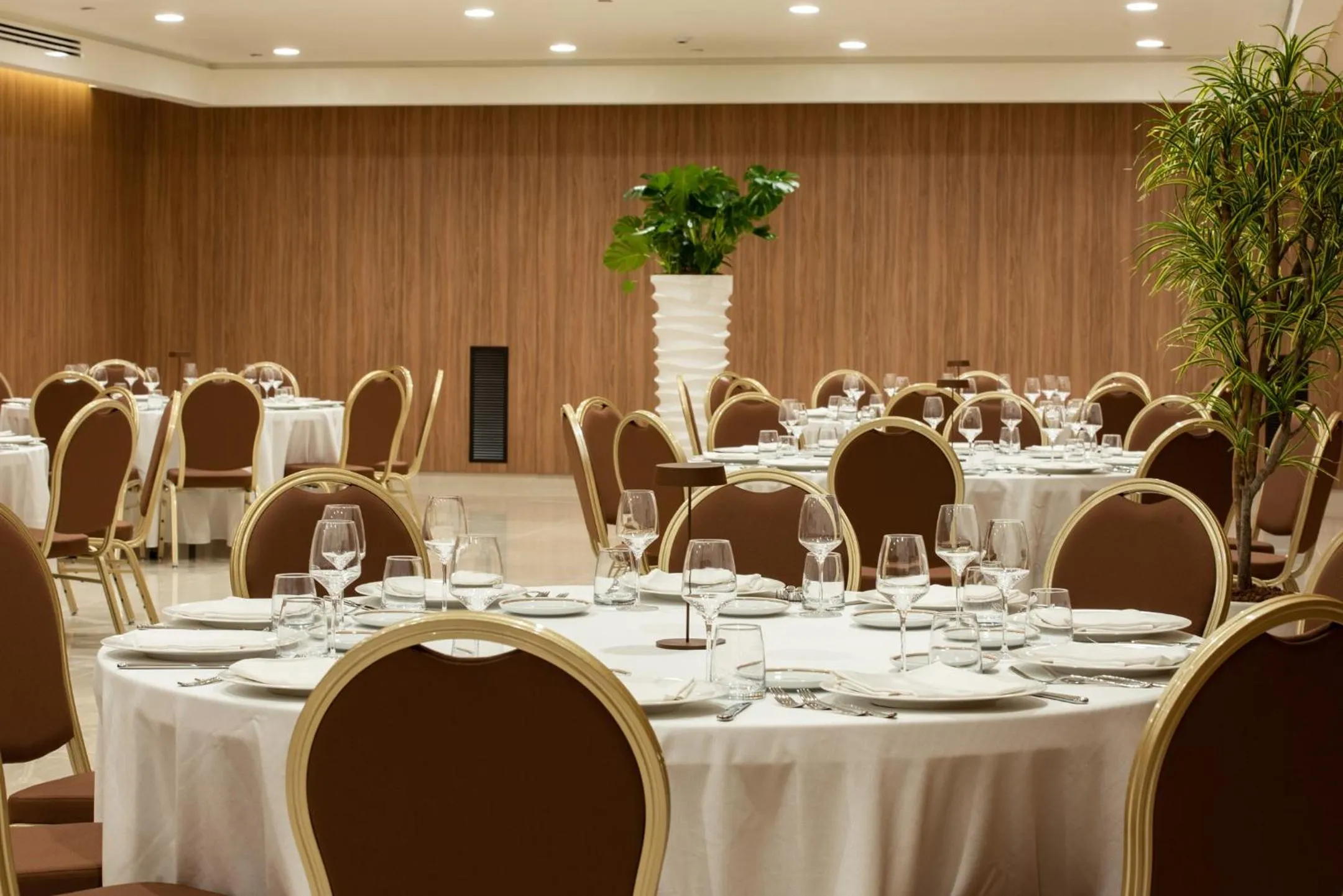 Restaurant/places to eat in Gold Tower Lifestyle Hotel