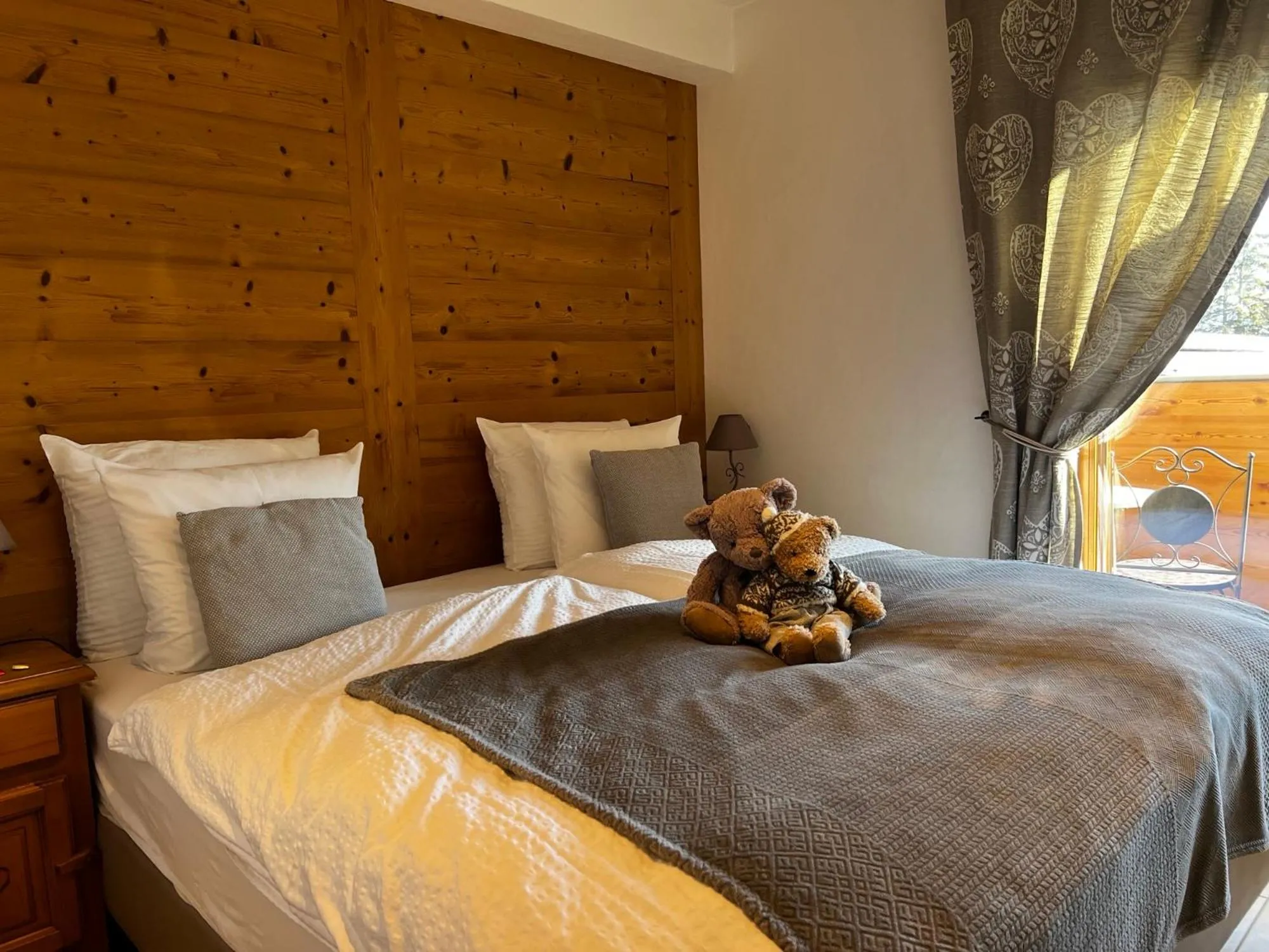 Bedroom, Bed in Hôtel de charme la Poste