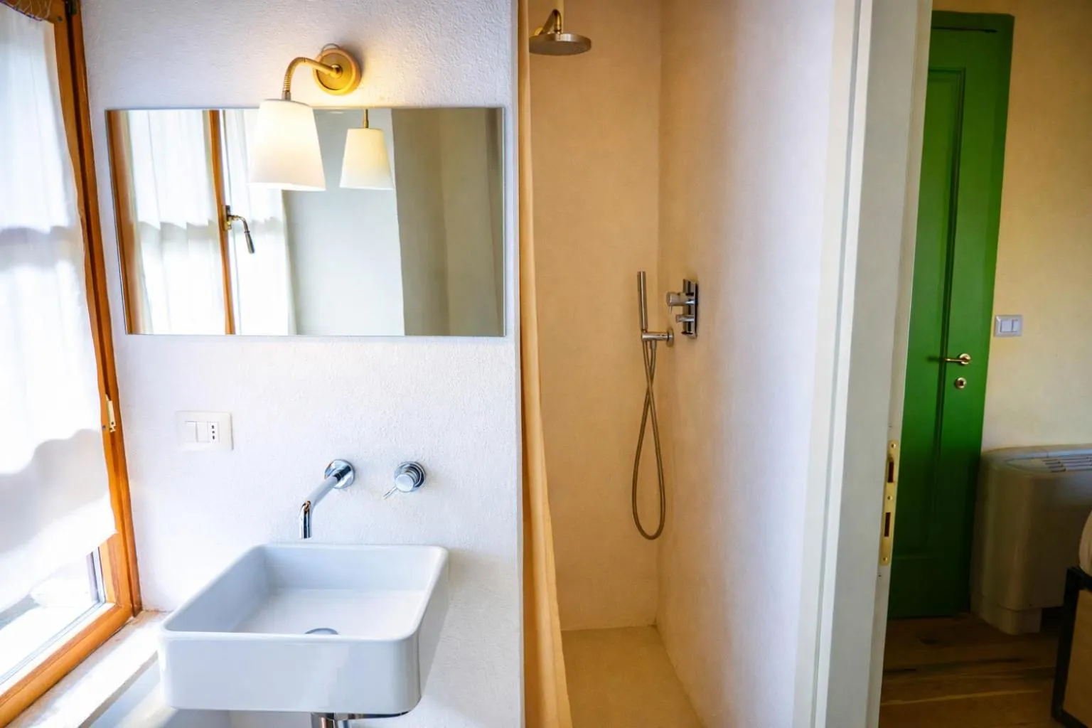 Shower in Ostello Bello Assisi Bevagna