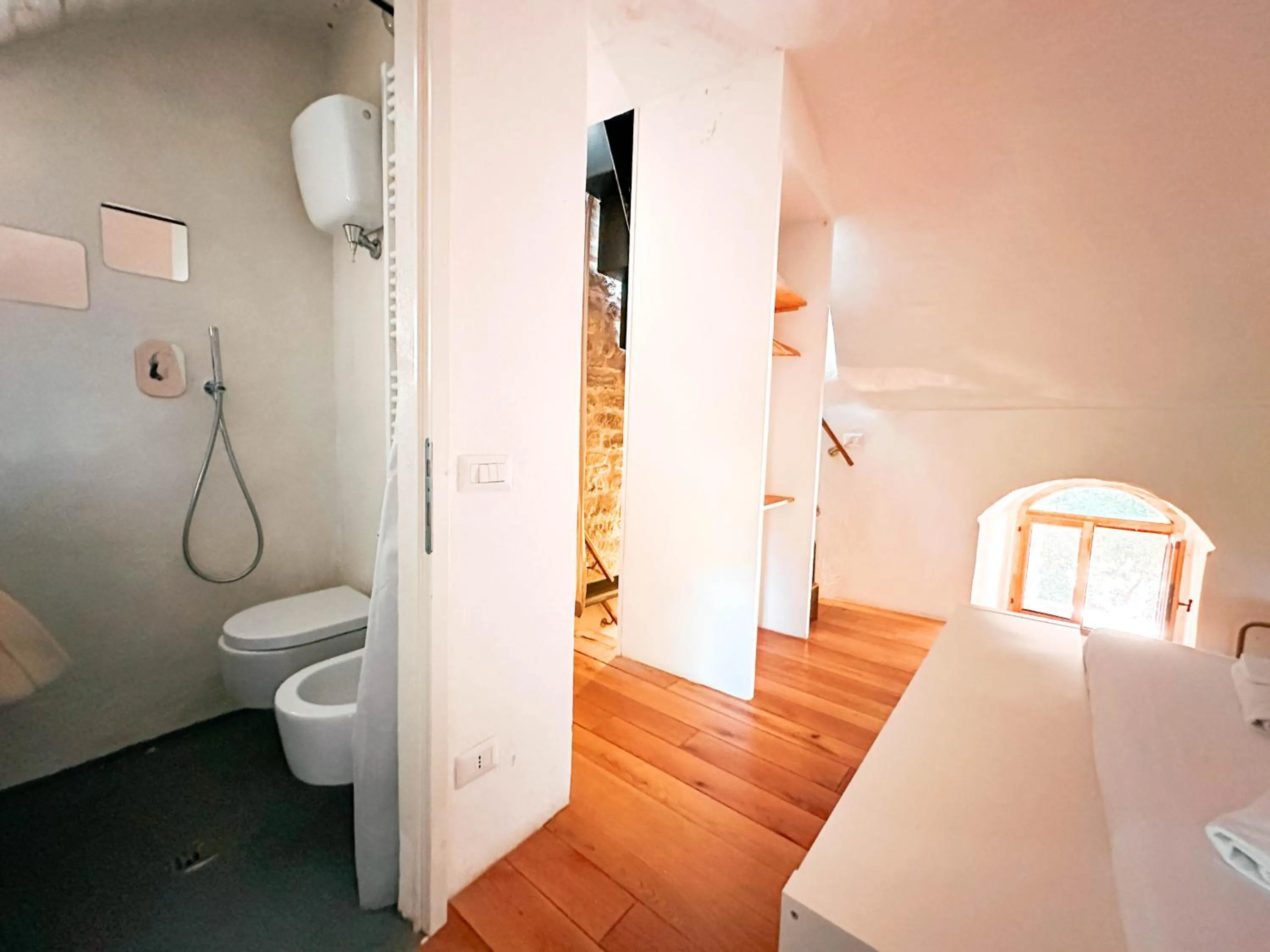 Bathroom, Bed in Ostello Bello Assisi Bevagna