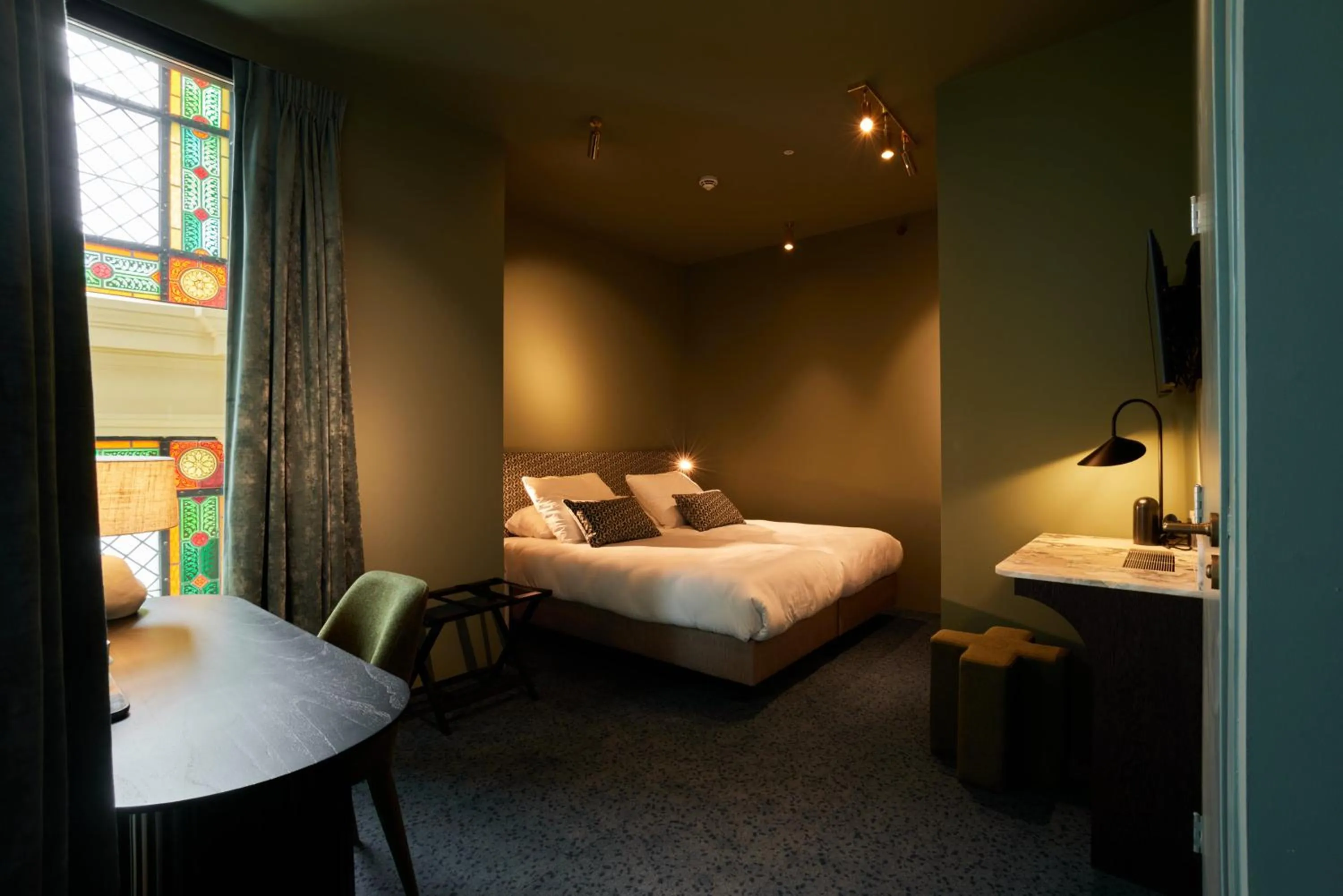 Photo of the whole room, Bed in Heavens Hotel