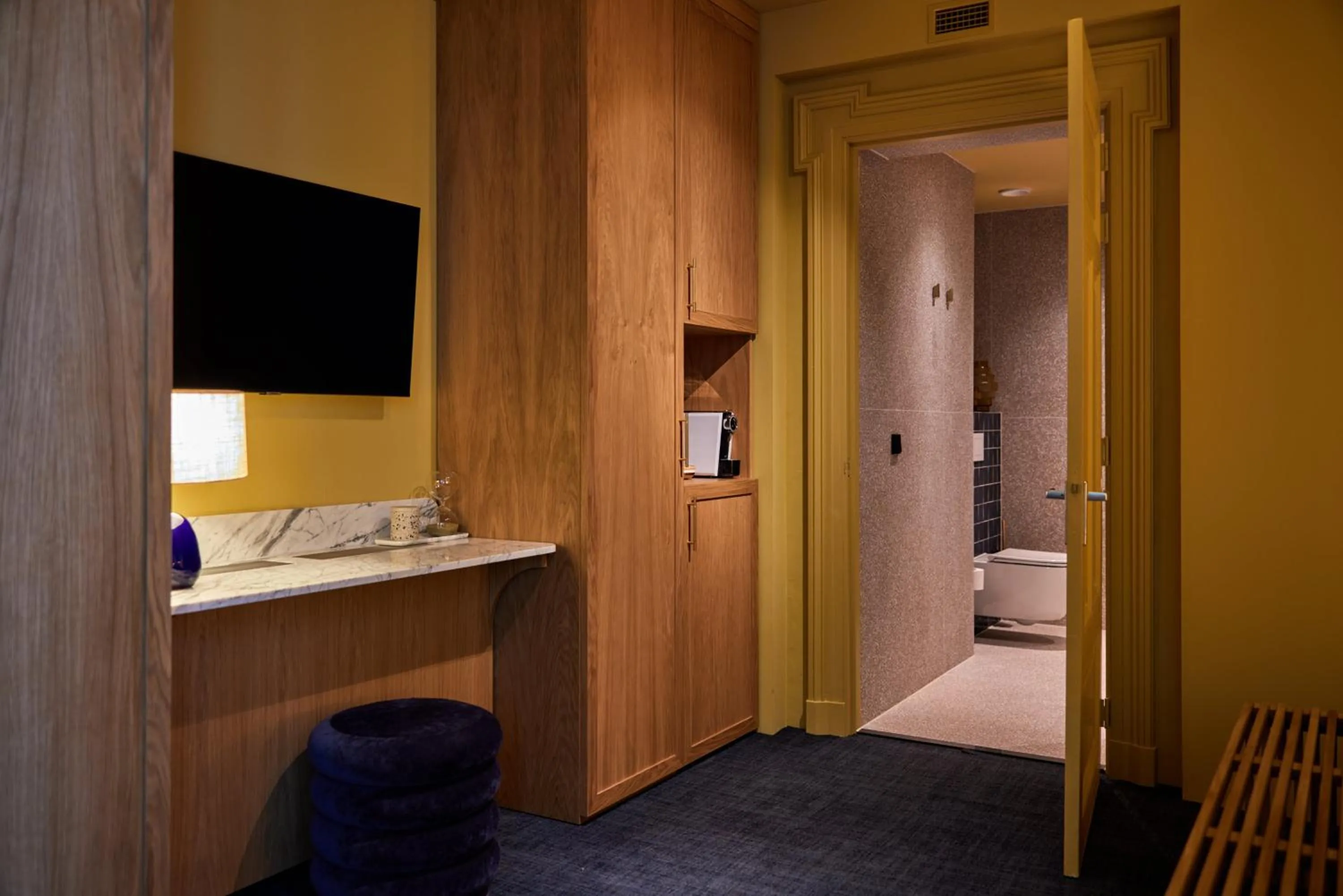 TV and multimedia, Bed in Heavens Hotel