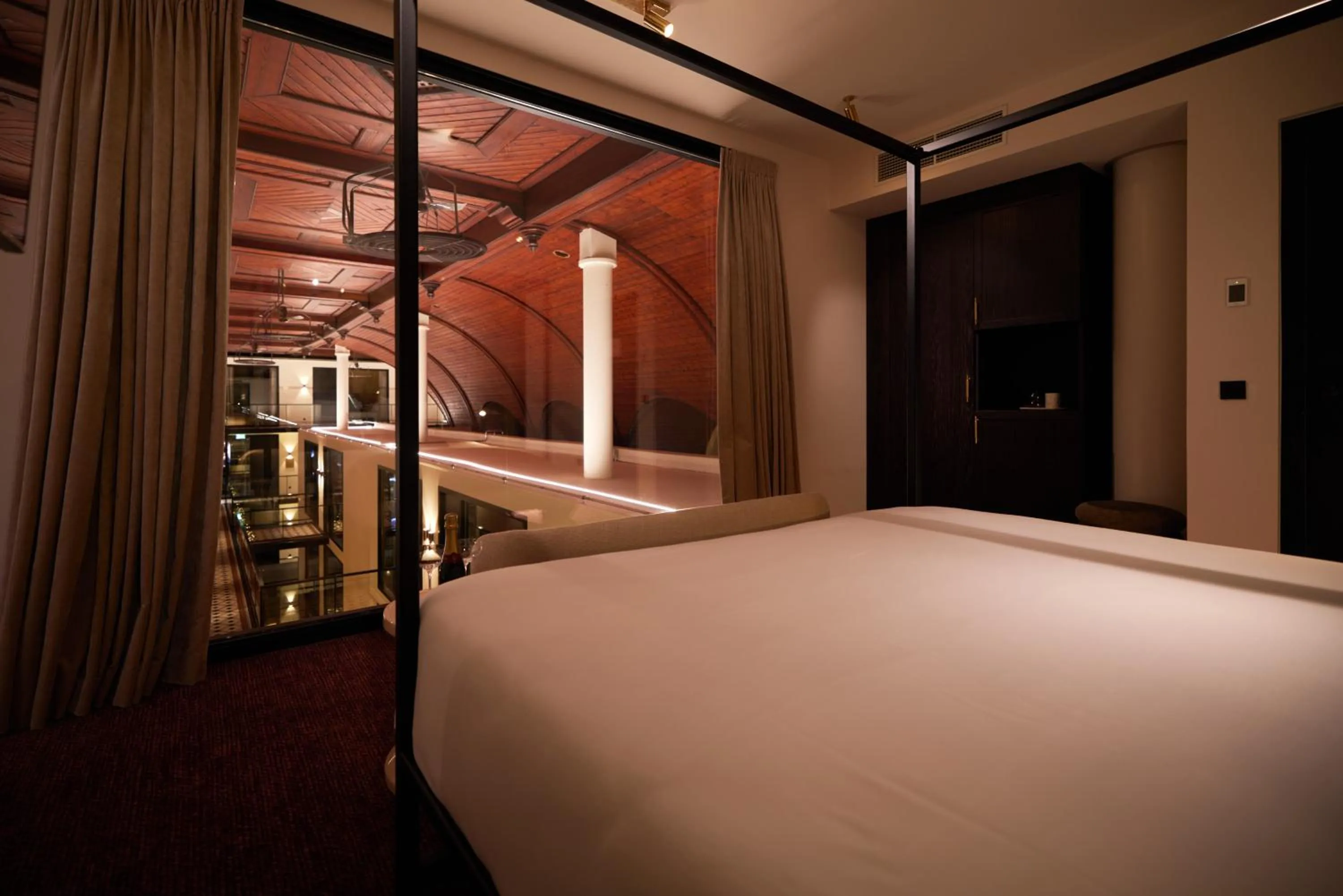 View (from property/room), Bed in Heavens Hotel