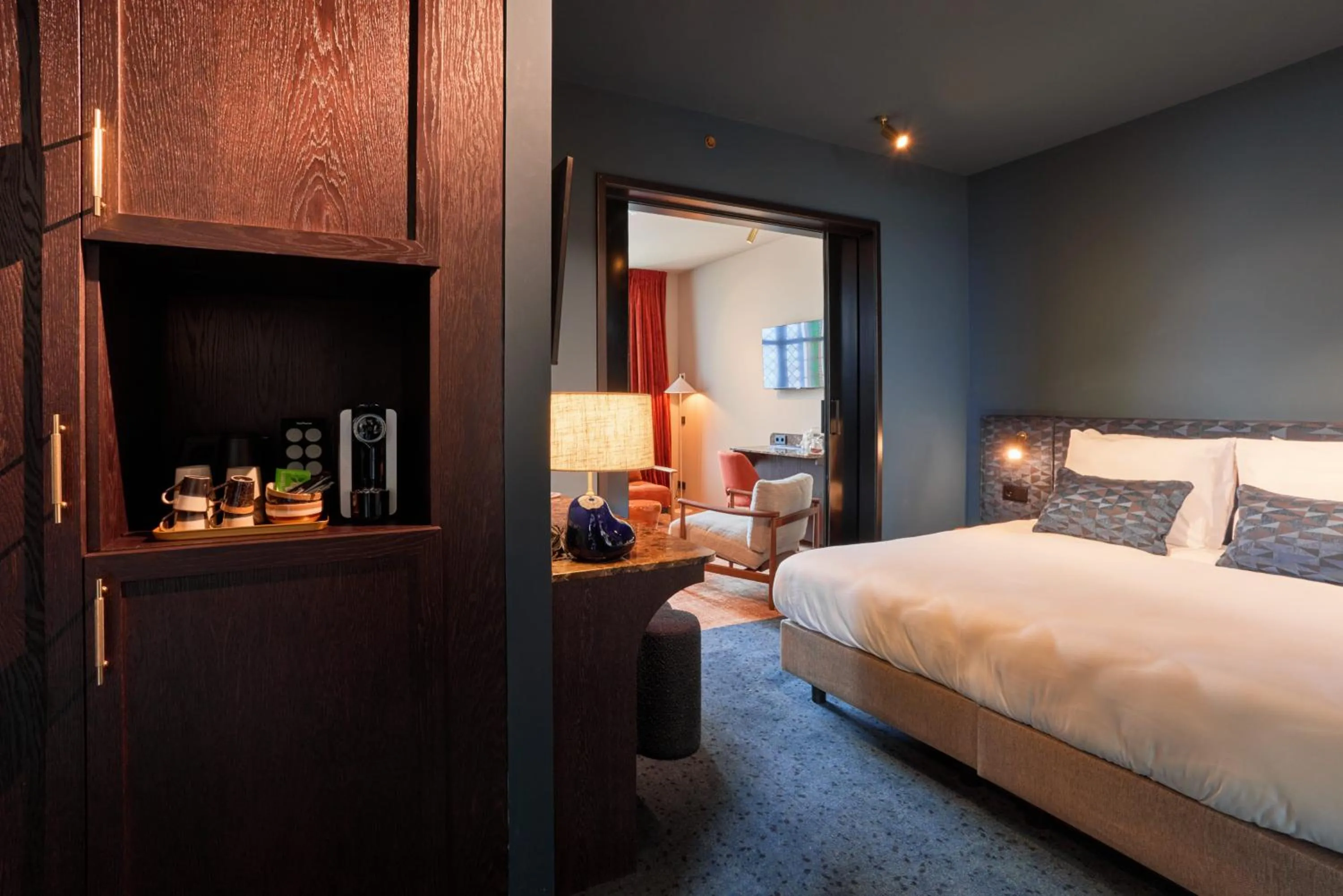 Photo of the whole room, Bed in Heavens Hotel