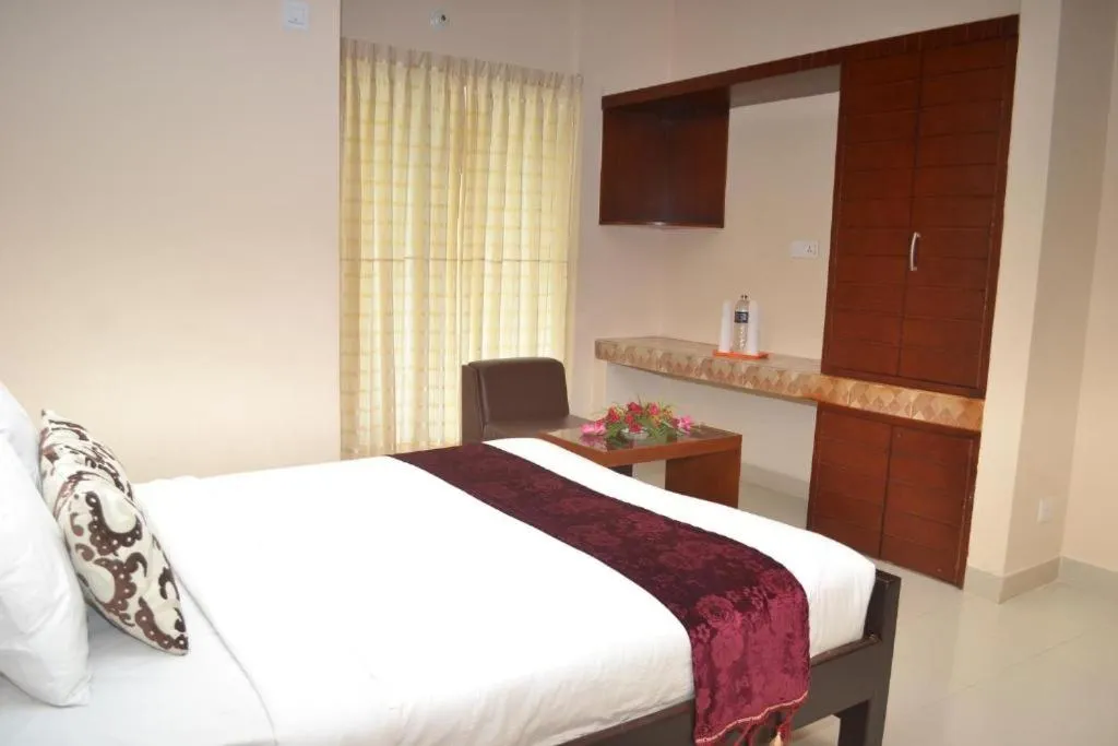 Photo of the whole room, Bed in Lighthouse Family Retreat