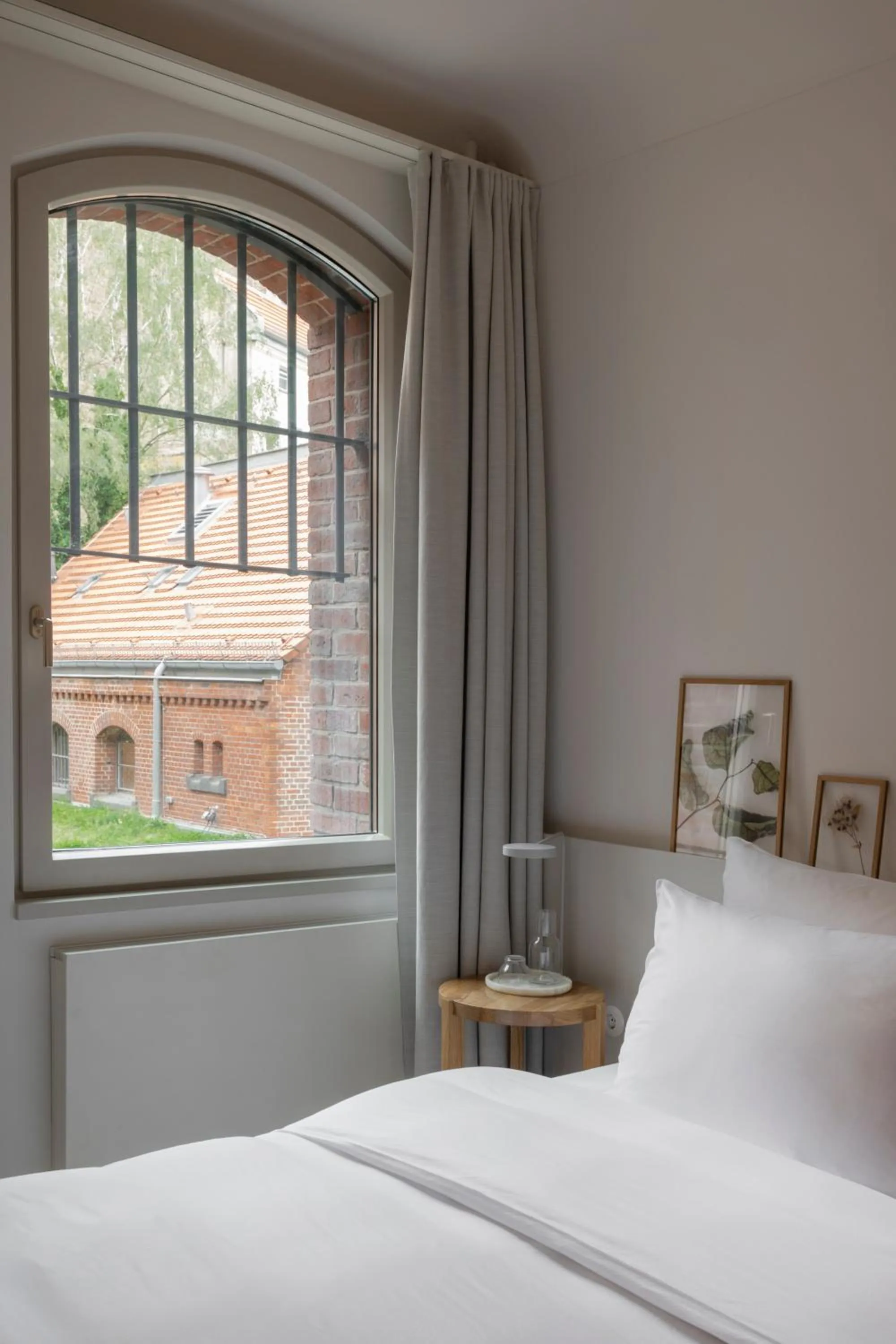 Inner courtyard view, Bed in Wilmina Hotel